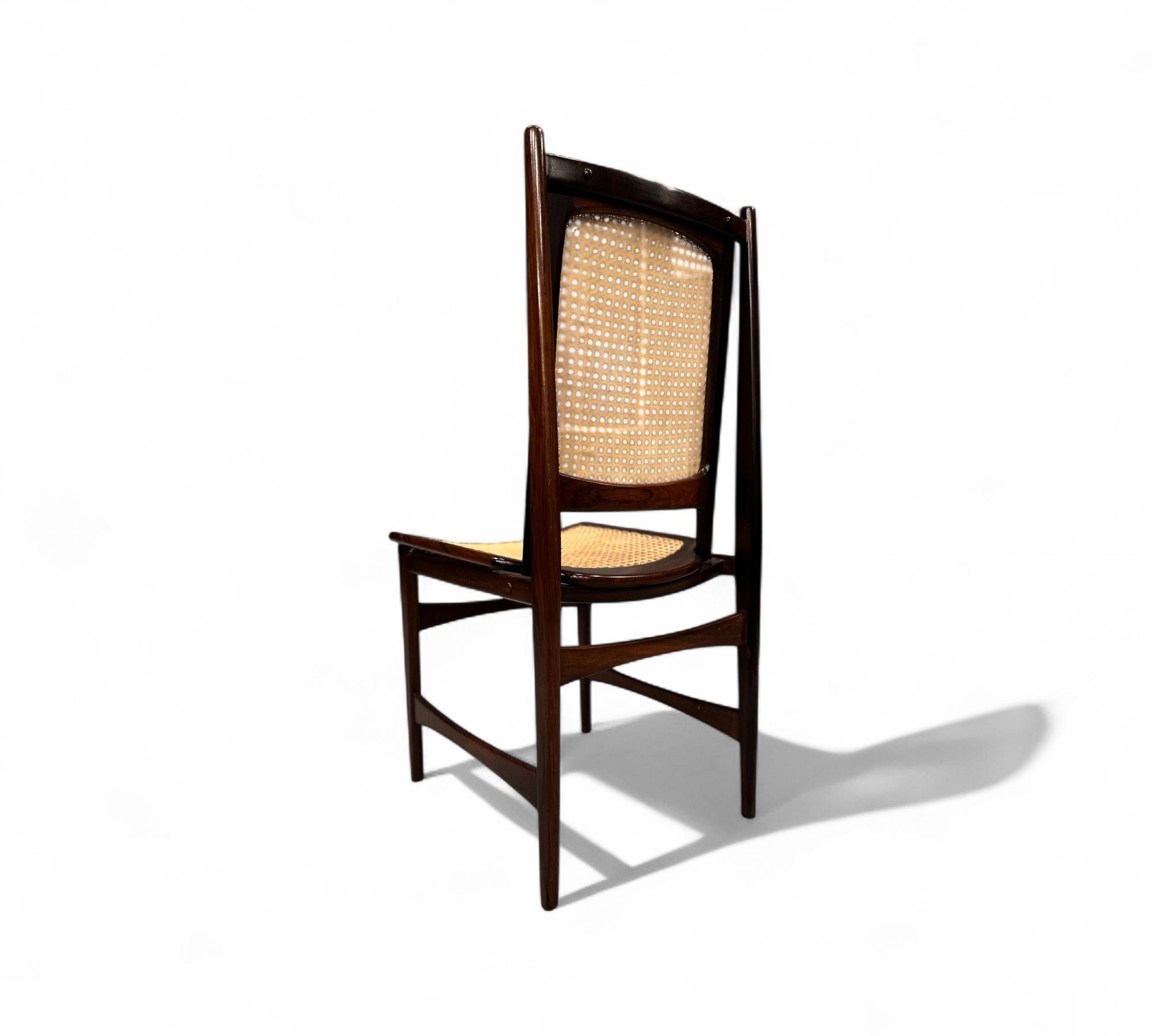 Ensemble de huit chaises en bois dur et en rotin, Alexandr Rapoport, années 1960. Brésil en vente 1