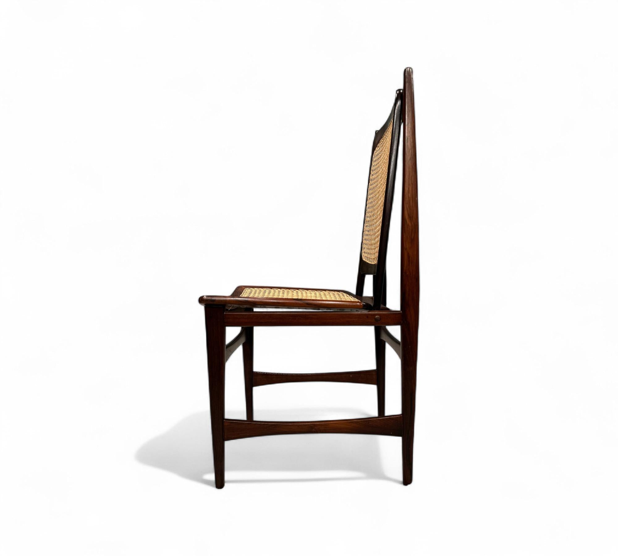 Ensemble de huit chaises en bois dur et en rotin, Alexandr Rapoport, années 1960. Brésil en vente 2