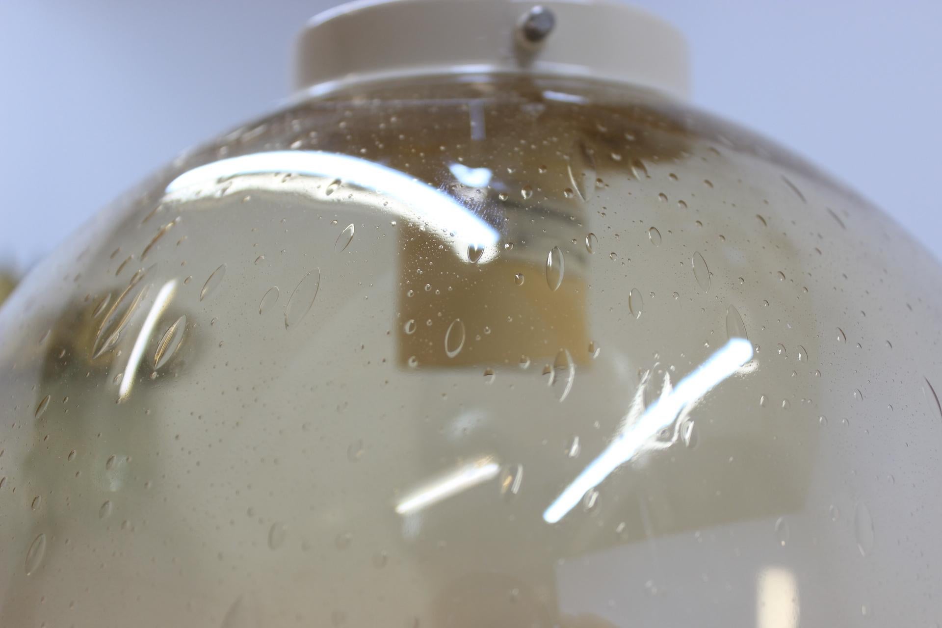 Metà XX secolo Set di otto lampadari o pendenti, anni '60 in vendita
