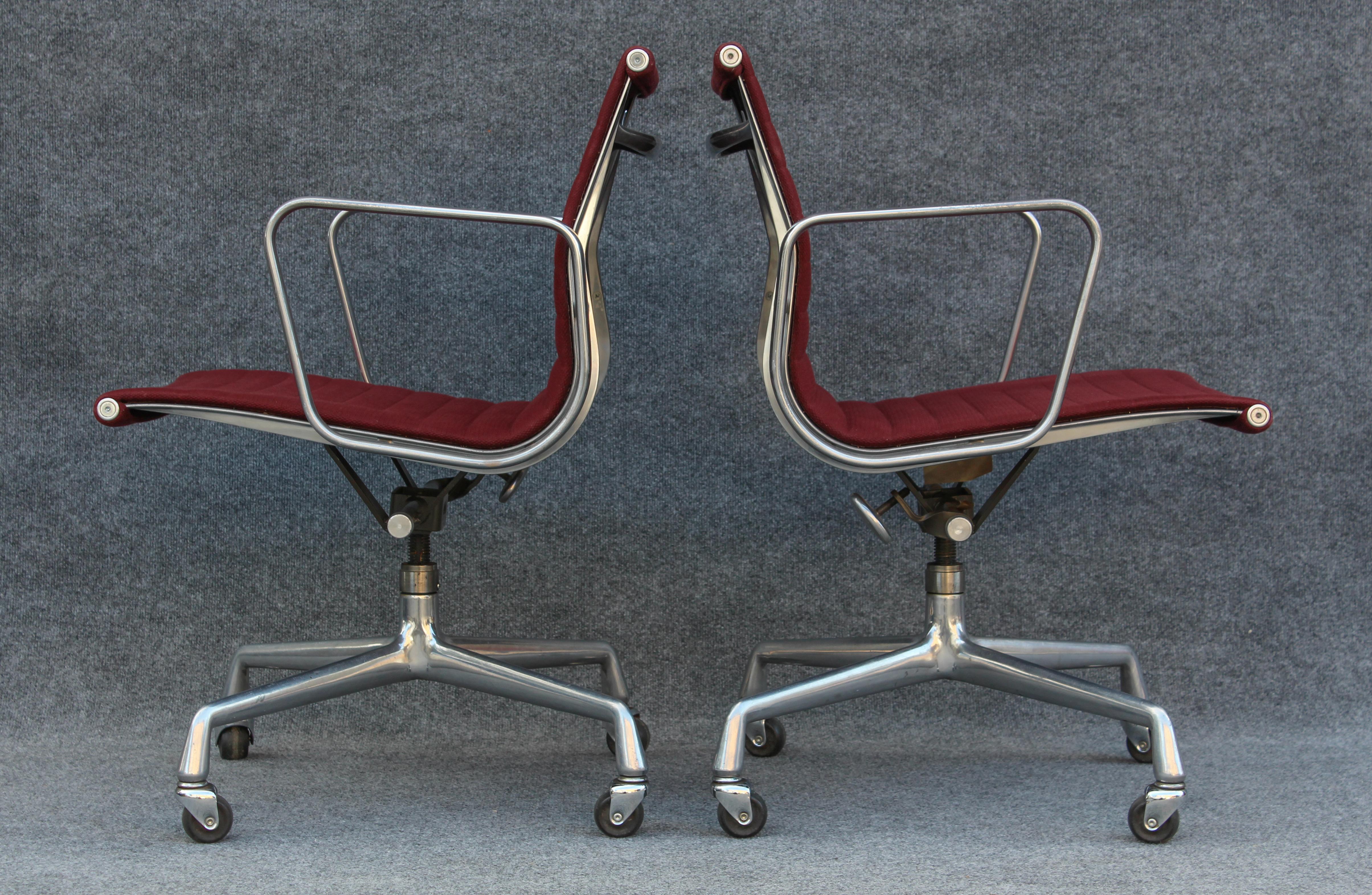 Set of Eight Charles Eames Herman Miller Aluminum Group Office Chairs, Burgundy 3