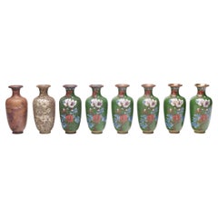 Satz von acht chinesischen Vasen im Cloisonné-Verfahren