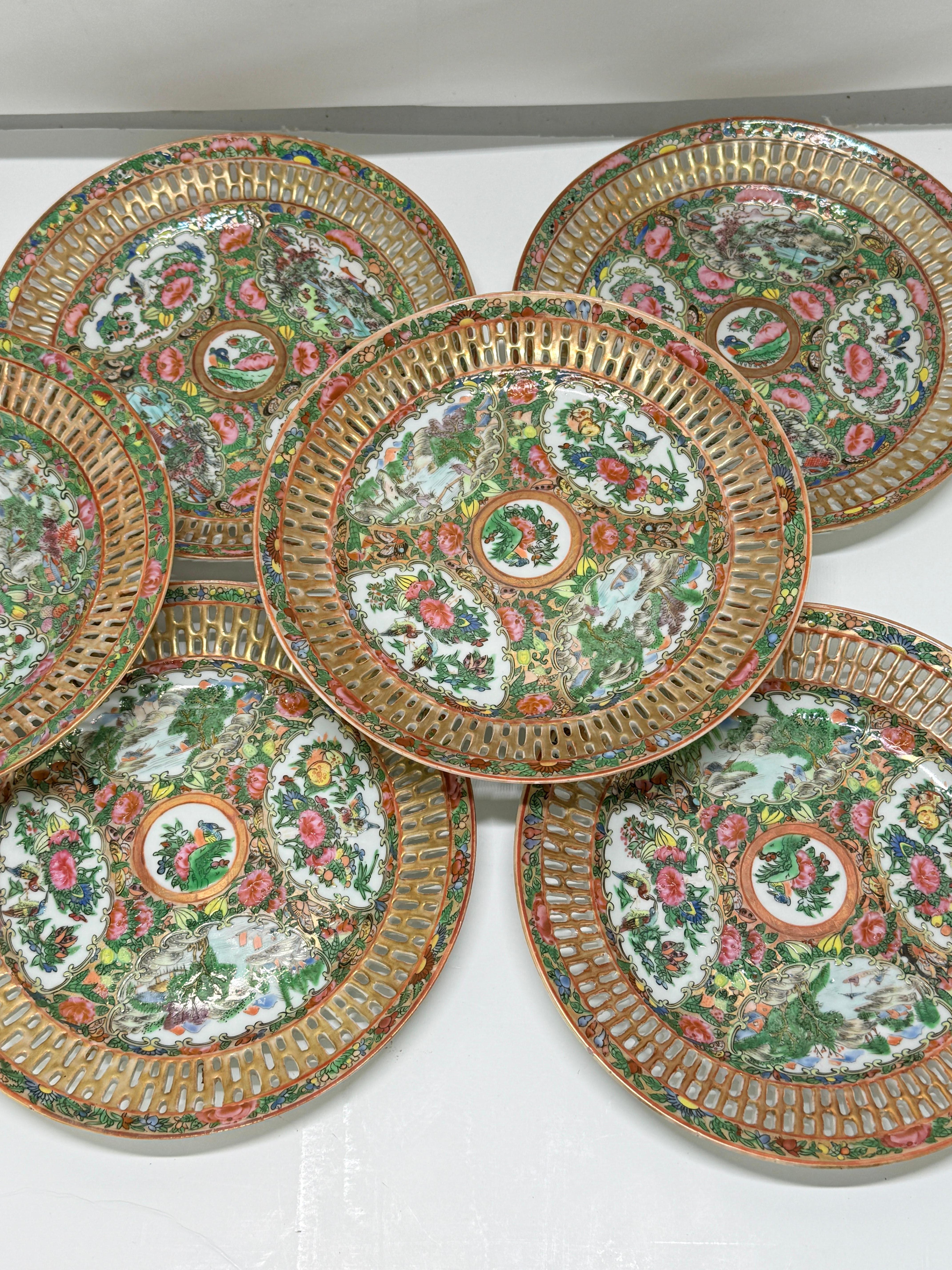 Set of Eight Chinese Export Reticulated Rose Medallion Plates, 19th Century #2 In Good Condition For Sale In Atlanta, GA