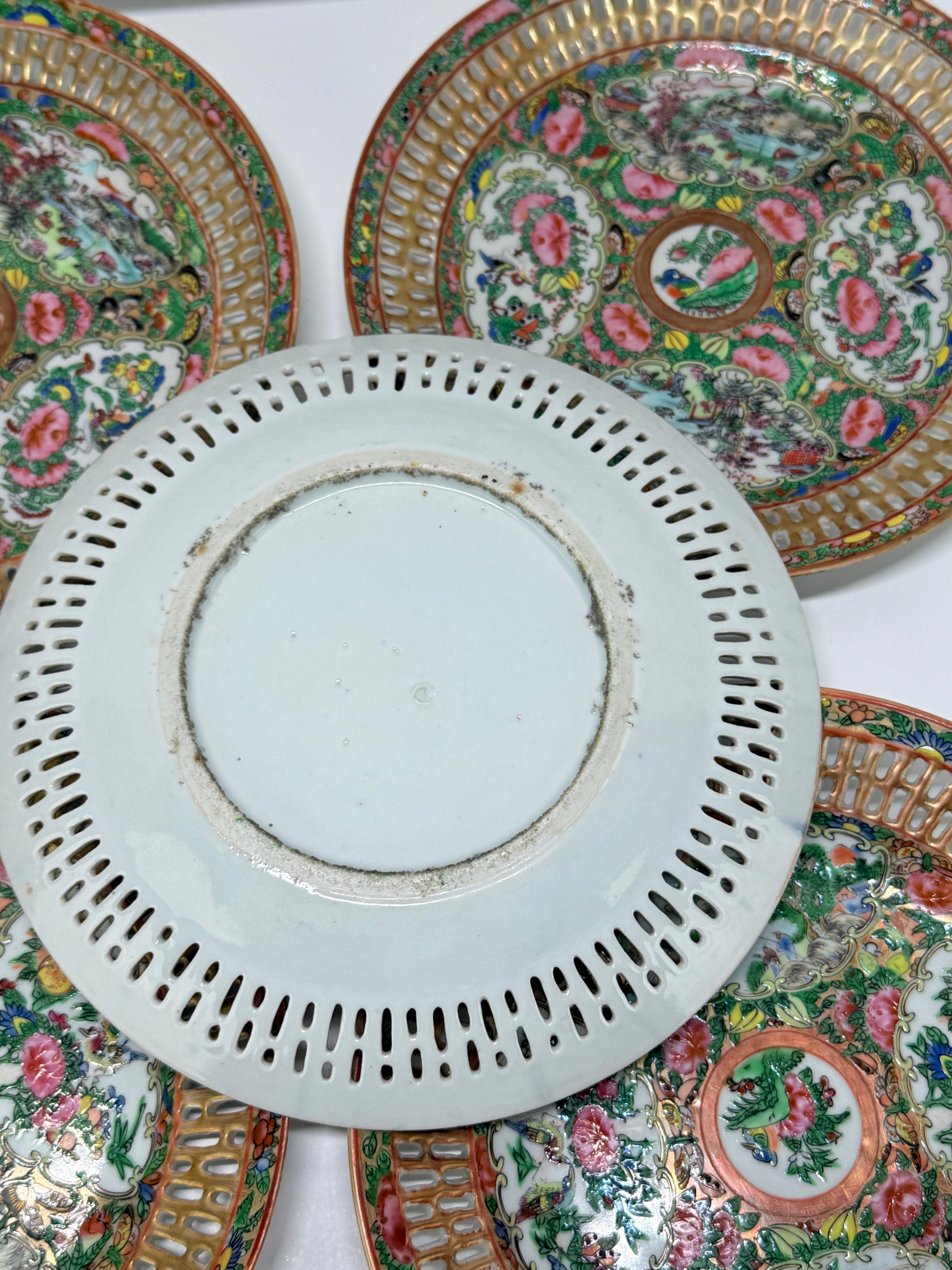 Set of Eight Chinese Export Reticulated Rose Medallion Plates, 19th Century #2 For Sale 5