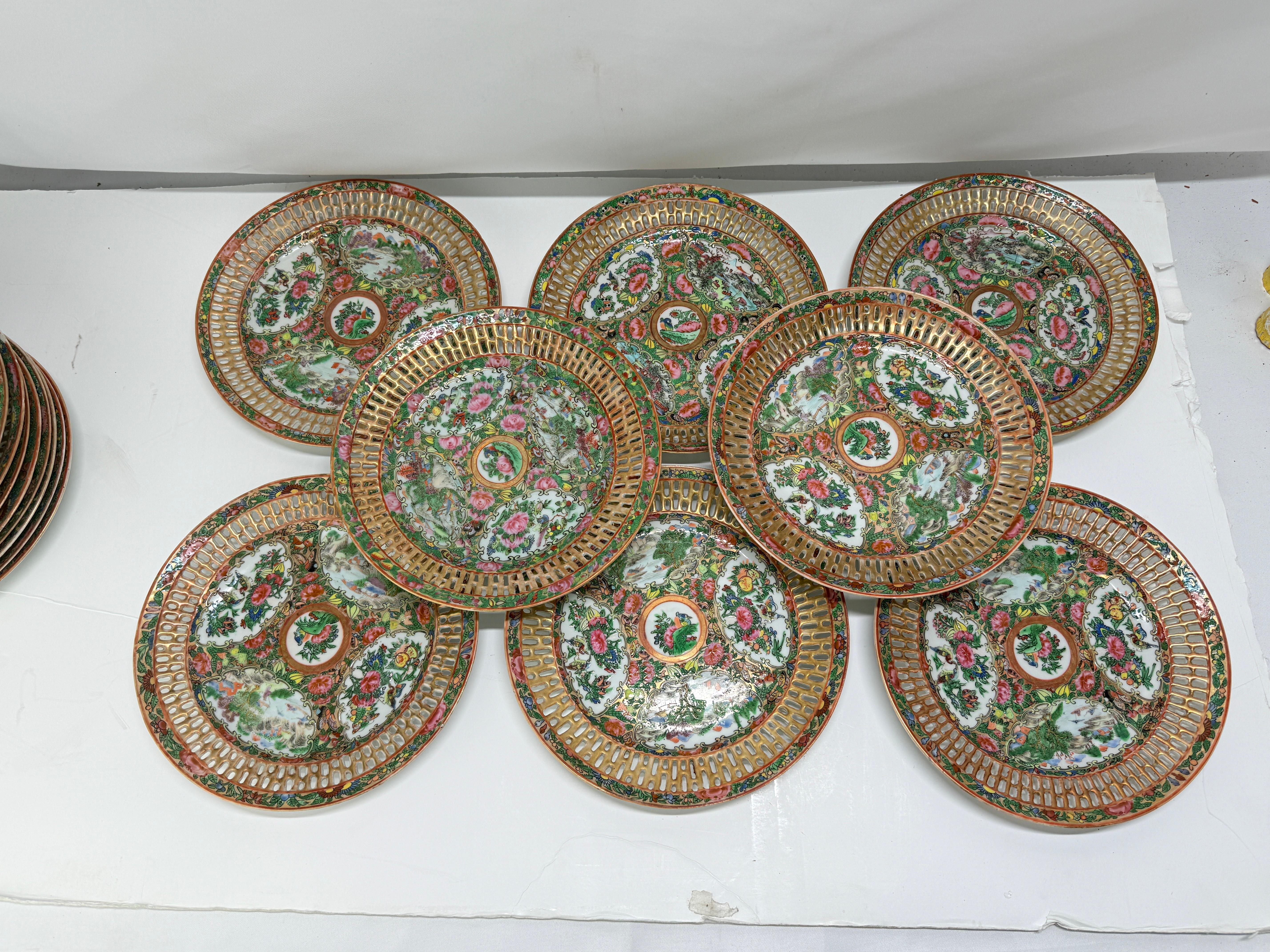 Set of Eight Chinese Export Reticulated Rose Medallion Plates, 19th Century In Good Condition For Sale In Atlanta, GA