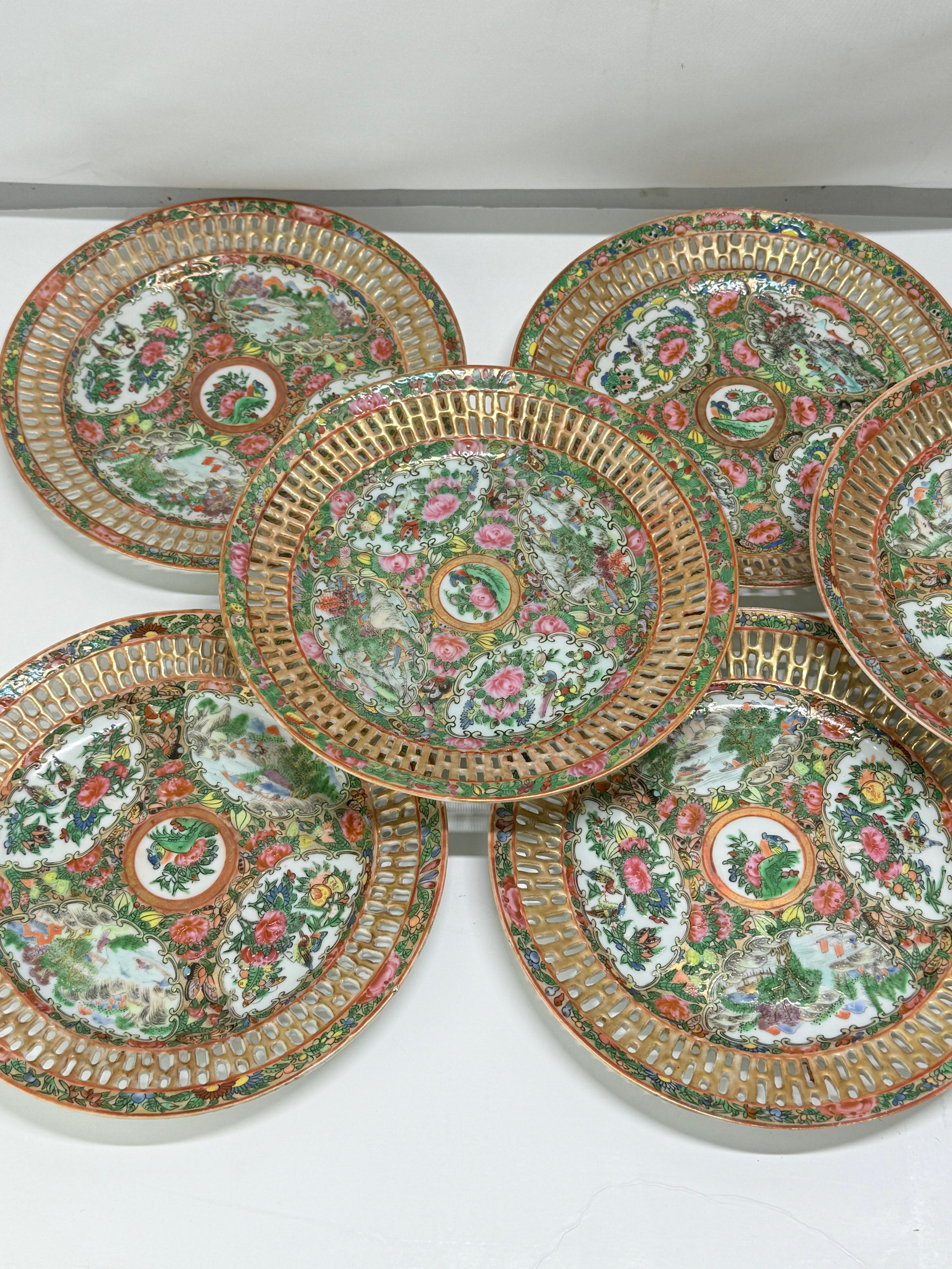 Set of Eight Chinese Export Reticulated Rose Medallion Plates, 19th Century For Sale 1