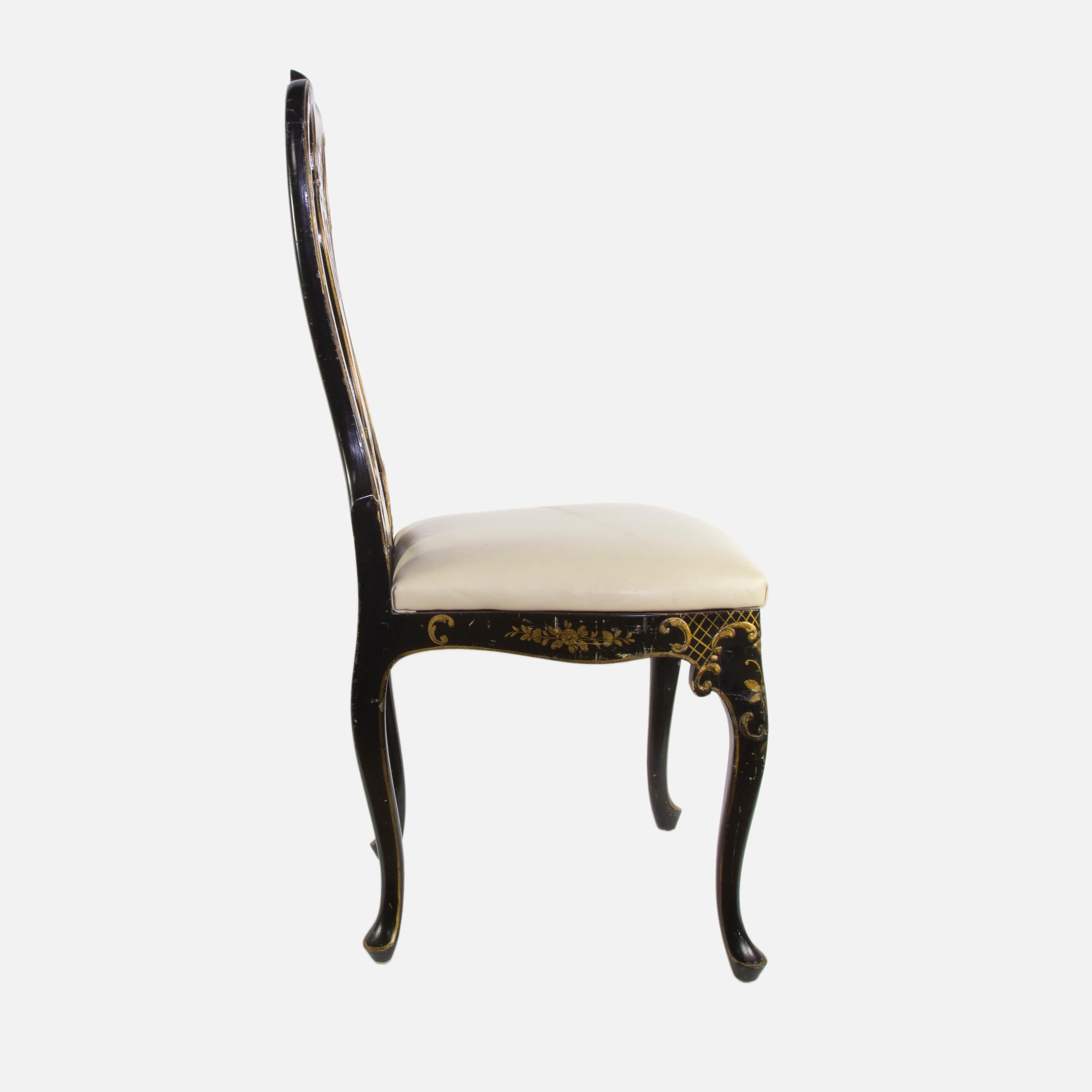 Chinese Chippendale Set of Eight Chinoiserie Ebonized Wood Dining and Leather Seat Chairs