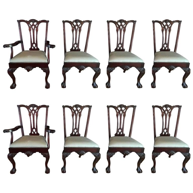 Satz von acht Chippendale-Stühlen:: sechs Seiten- und zwei Armstühle:: 20. Jahrhundert
