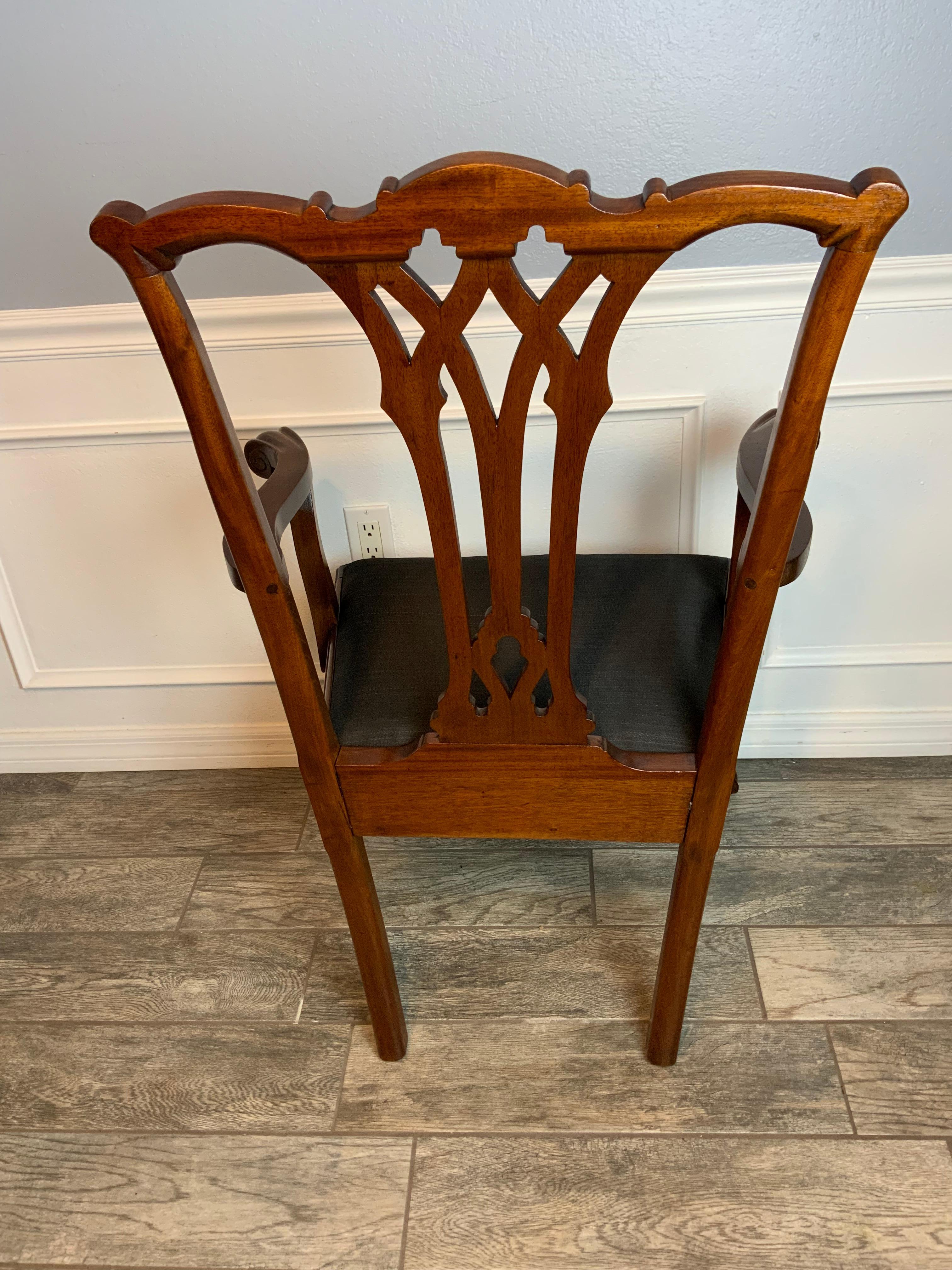 Set di otto sedie da pranzo Chippendale in mogano in vendita 7