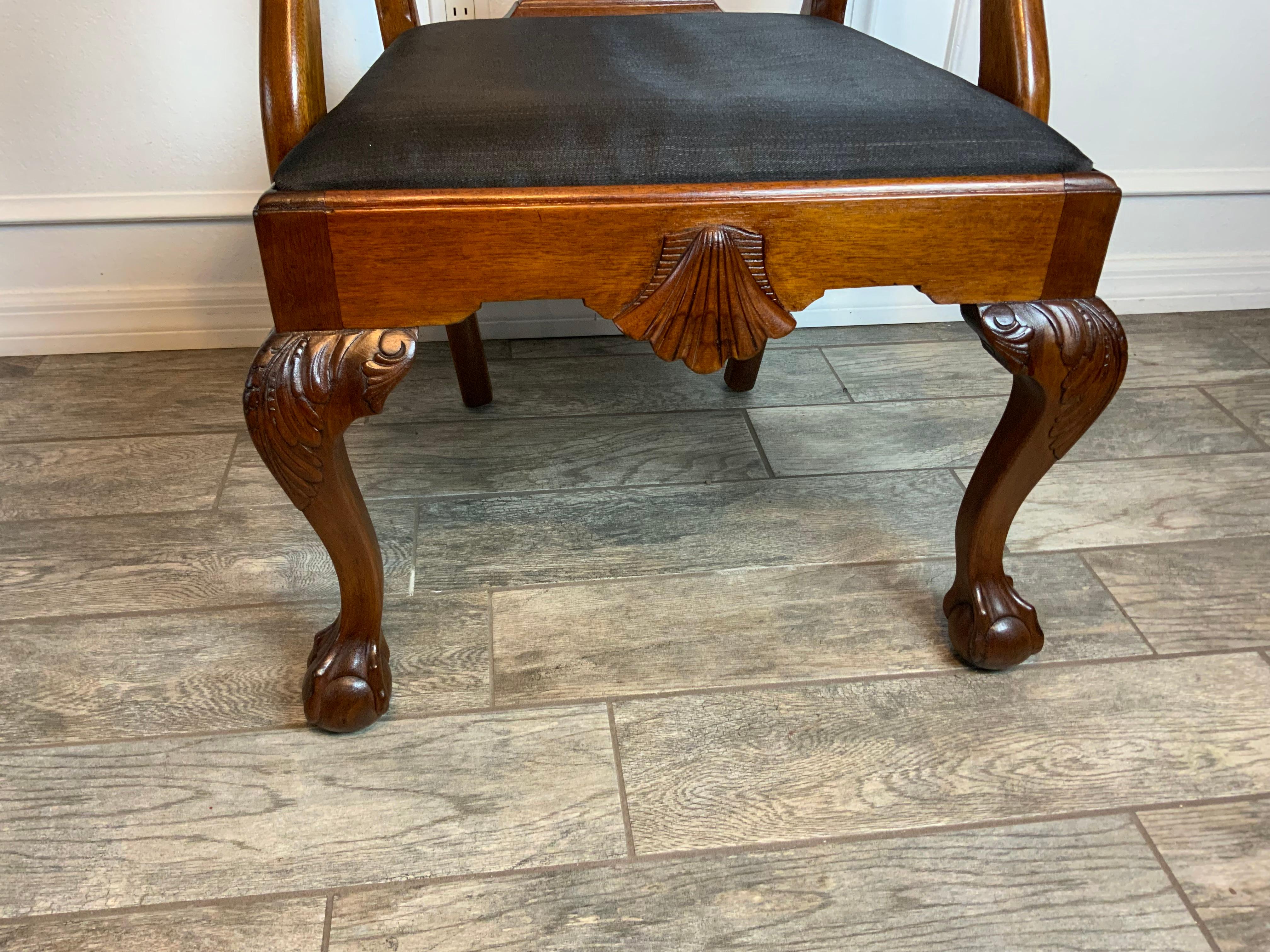 Set di otto sedie da pranzo Chippendale in mogano in vendita 9