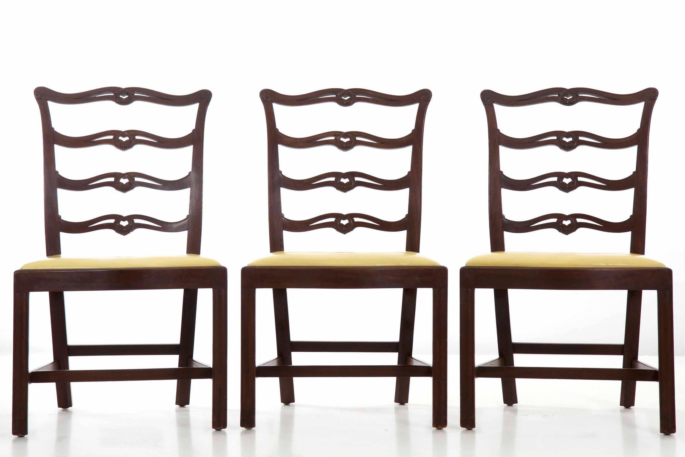 Set of Eight Chippendale Style Carved Mahogany Dining Chairs, 20th Century In Good Condition In Shippensburg, PA