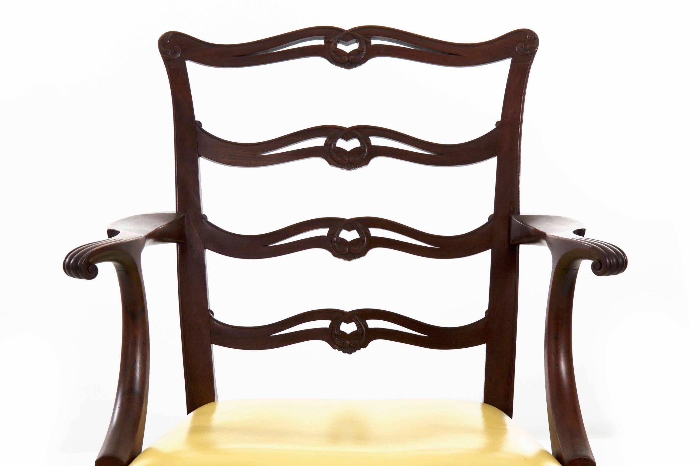 Set of Eight Chippendale Style Carved Mahogany Dining Chairs, 20th Century 3