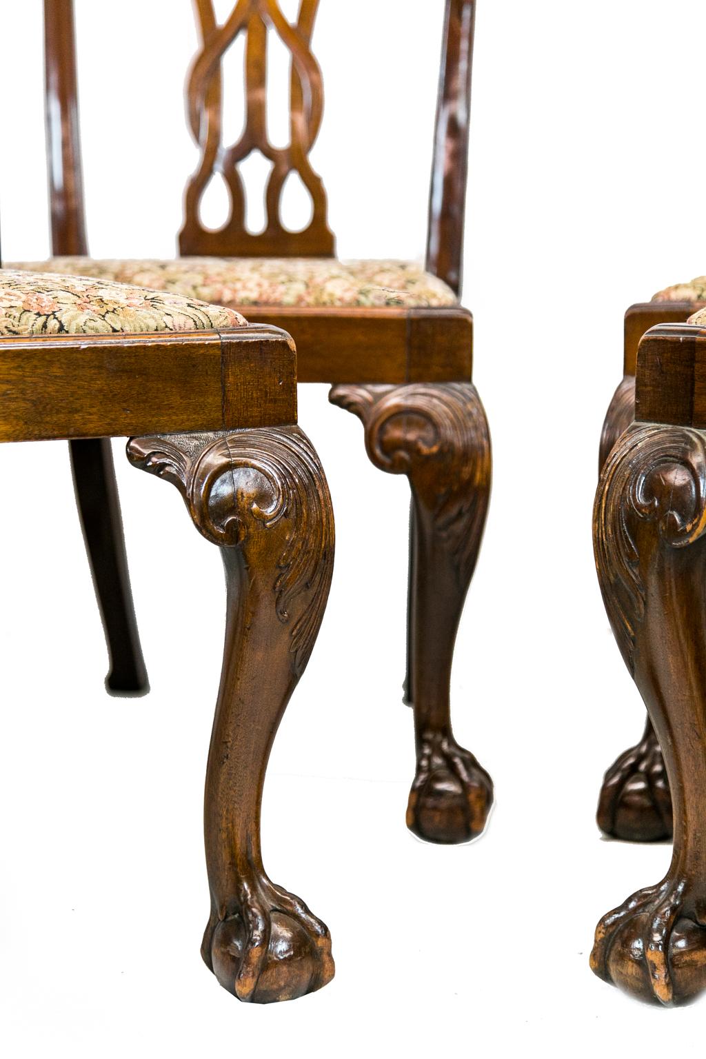 Anglais Ensemble de huit chaises de style Chippendale en vente