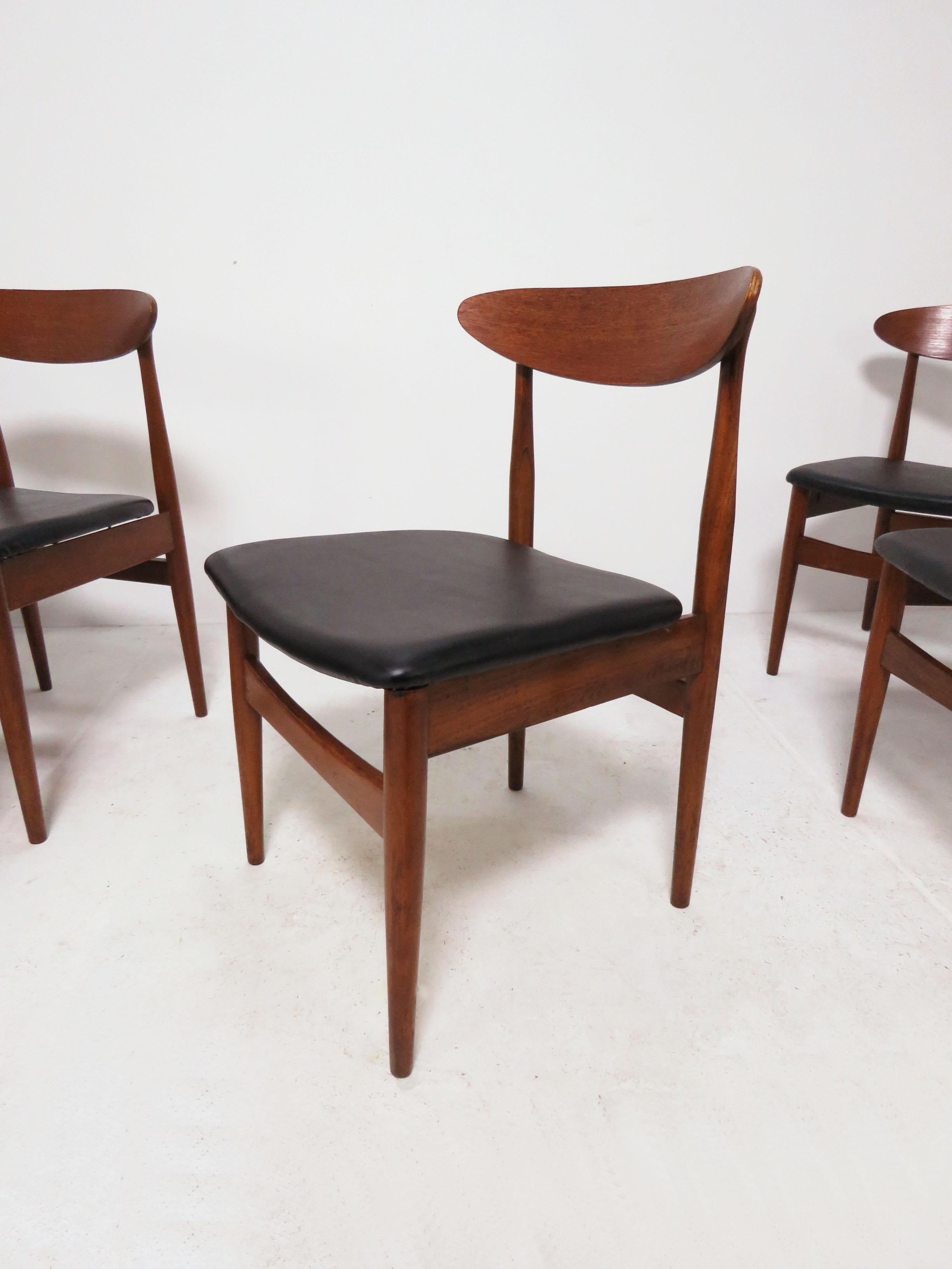 Set of eight Classic teak Danish dining chairs with carved teak backs, circa 1950s. Unmarked, but in the manner of Aksel Bender-Madsen and Ejner Larsen.