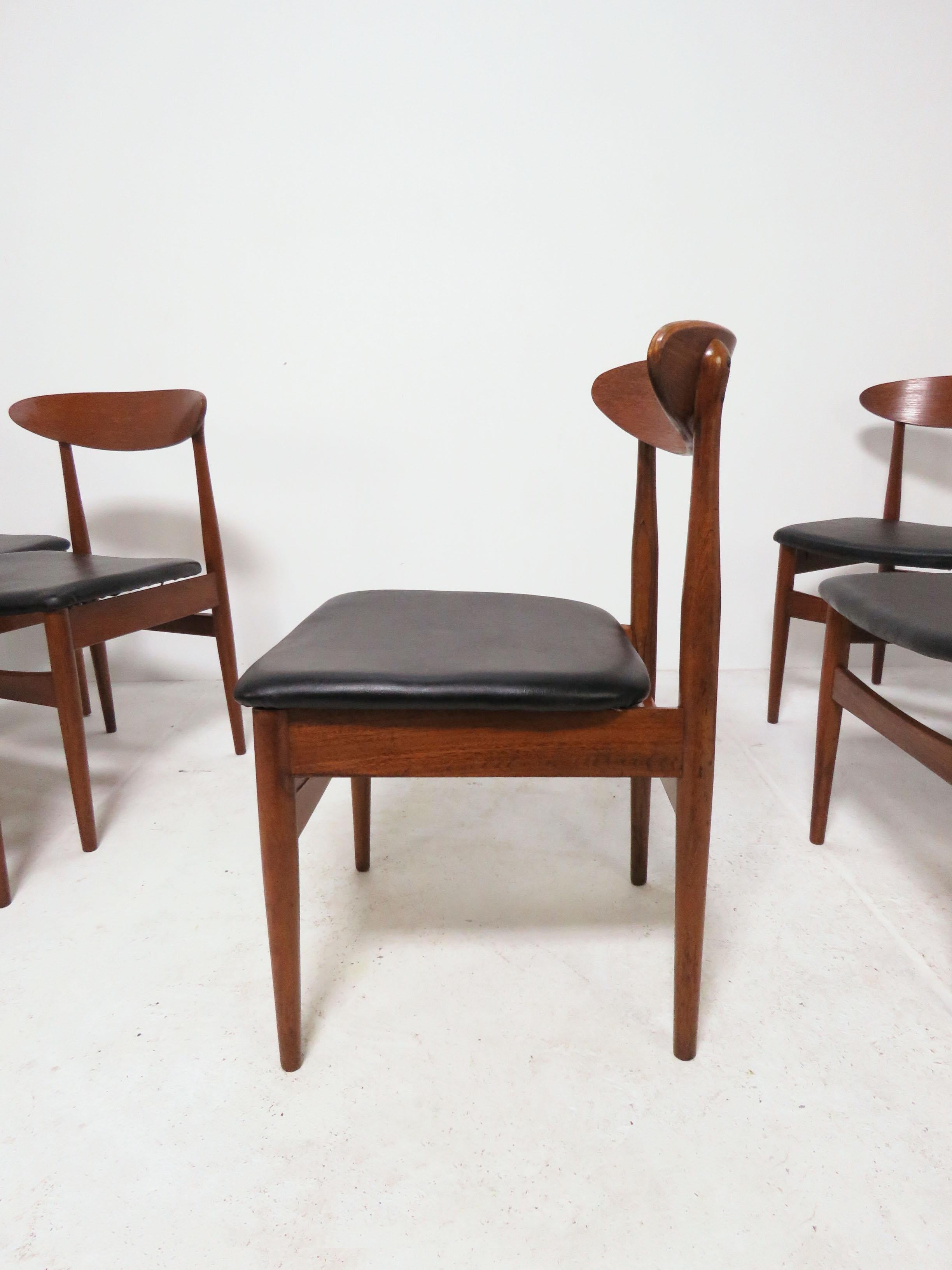 Scandinavian Modern Set of Eight Classic Danish Teak Dining Chairs, circa 1950s