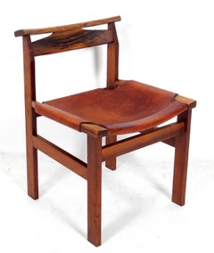 Ensemble de huit chaises à dîner en cuir lisse de John Tabraham