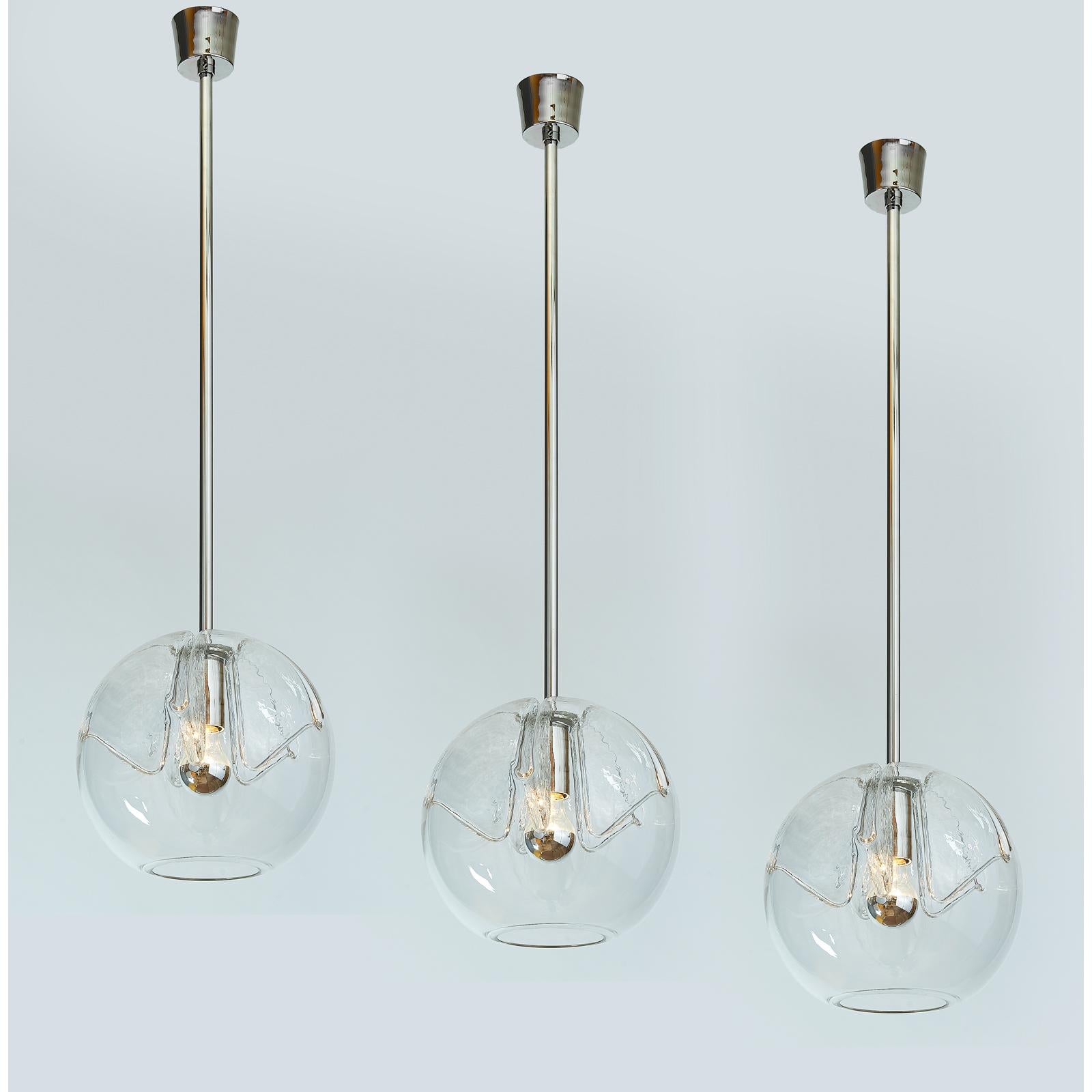 Set of Eight Clear Blown Glass Italian Pendant Lanterns In Good Condition For Sale In New York, NY