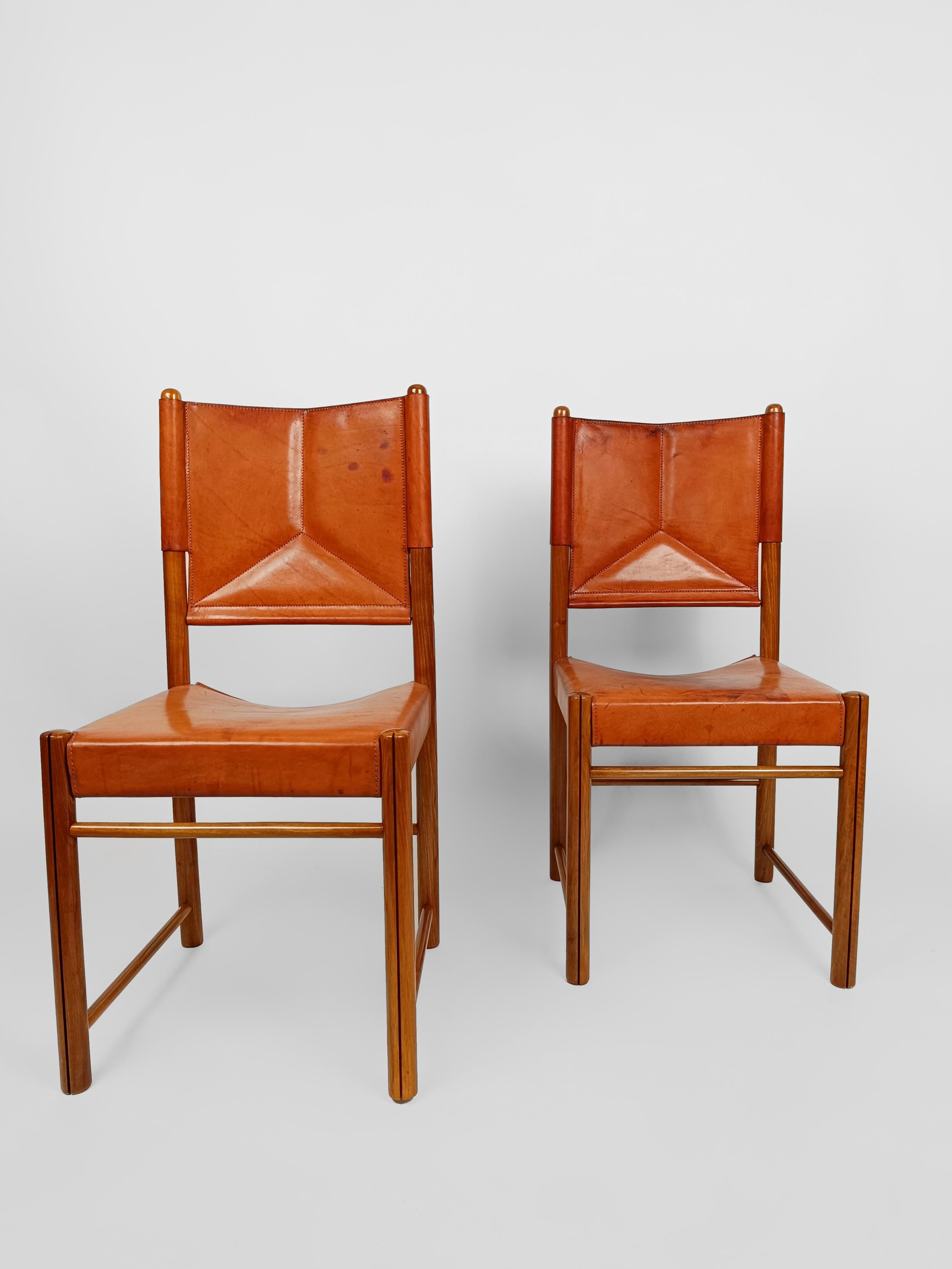 Set of eight Cognac Leather Dining Chairs in the style of Scarpa, Italy 1970s 10