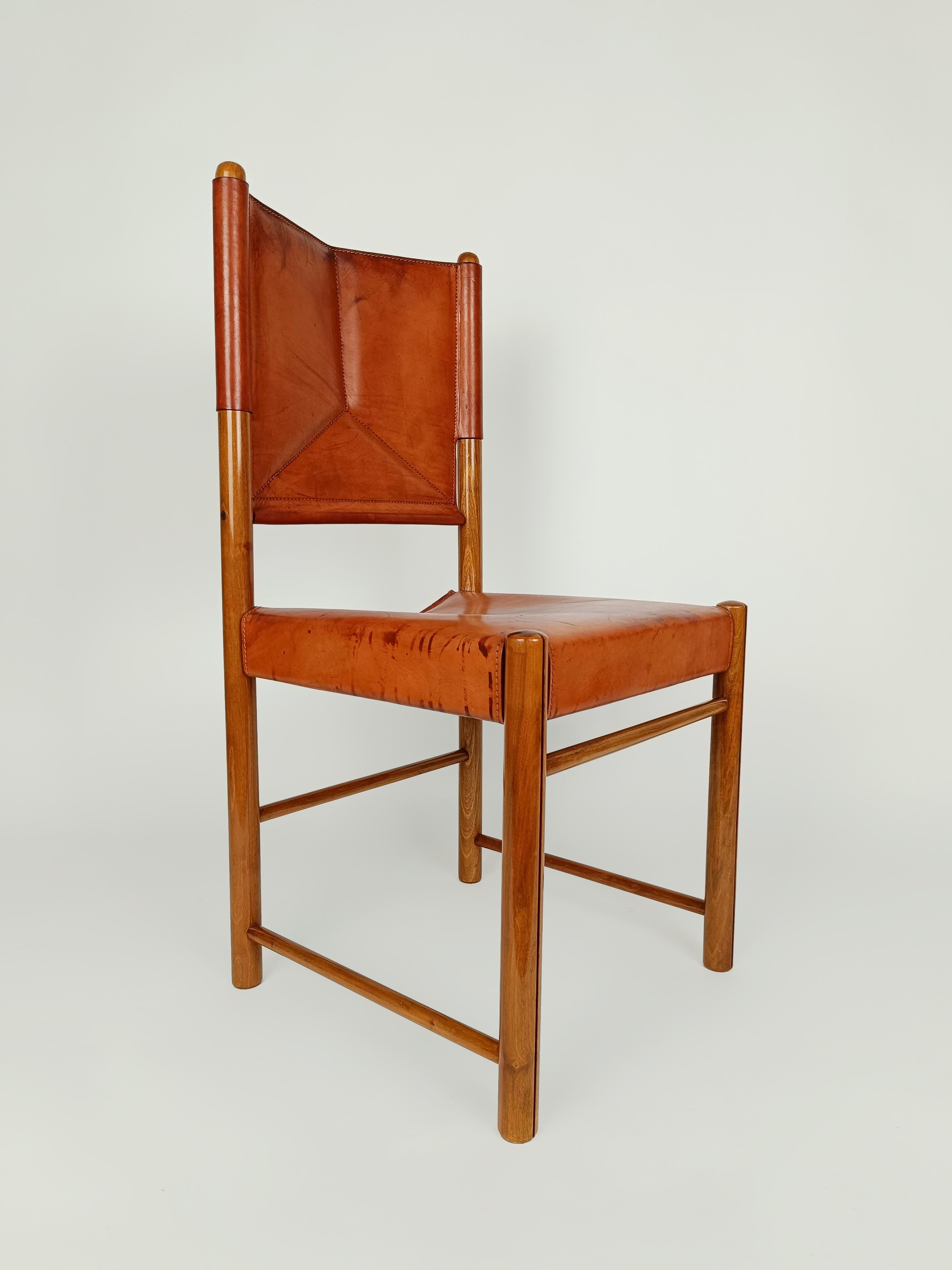 Mid-Century Modern Set of eight Cognac Leather Dining Chairs in the style of Scarpa, Italy 1970s