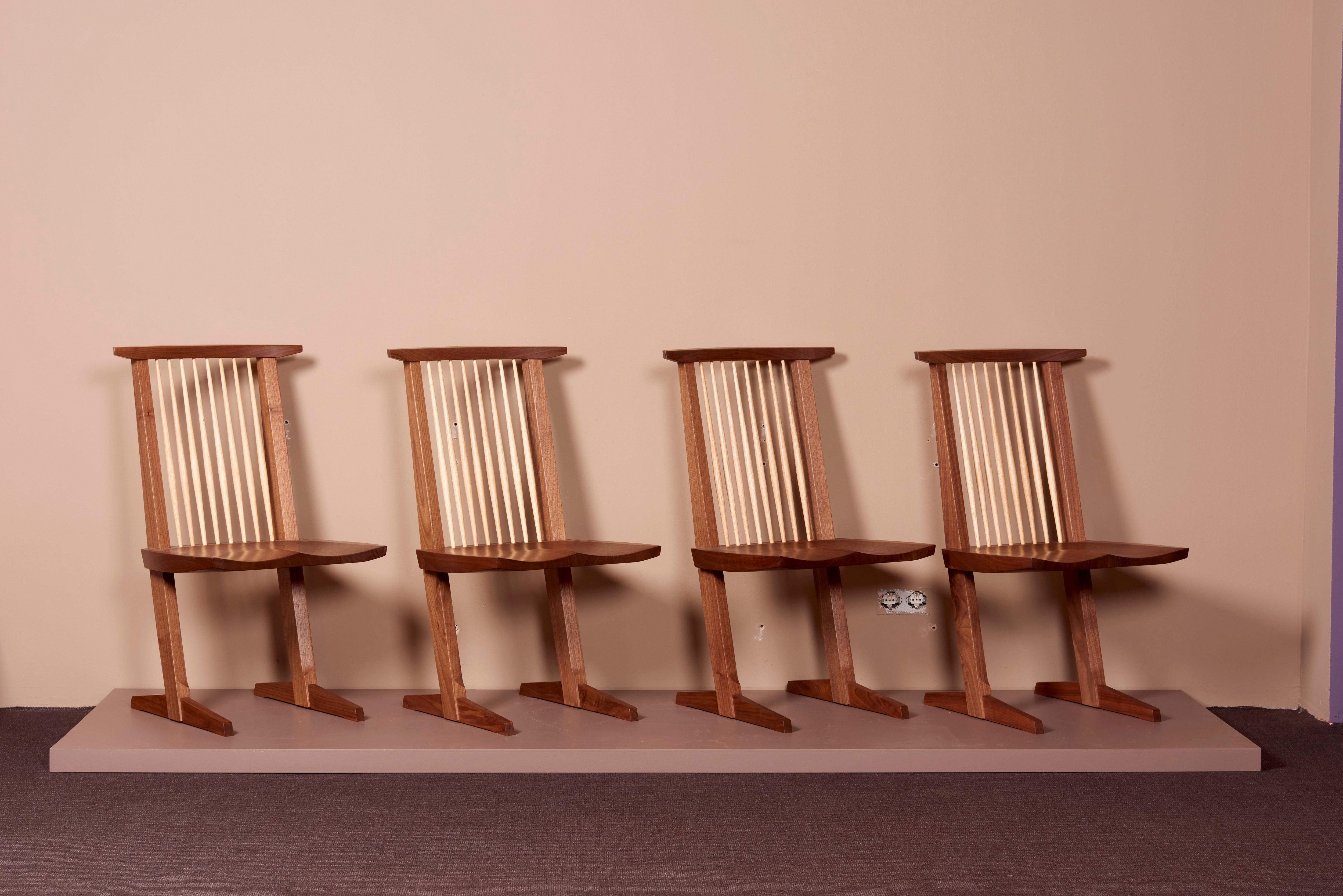 Américain 8 chaises de salle à manger Conoid de Mira Nakashima basées sur un design de George Nakashima en vente
