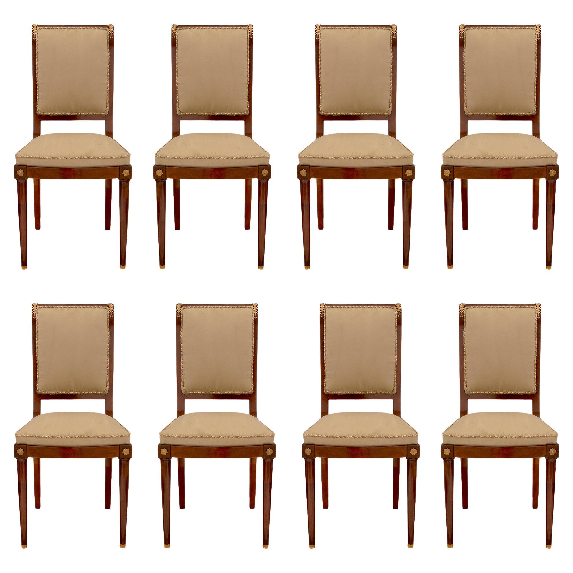 Ensemble de huit chaises de salle à manger continentales de style Biedermeier du 19ème siècle