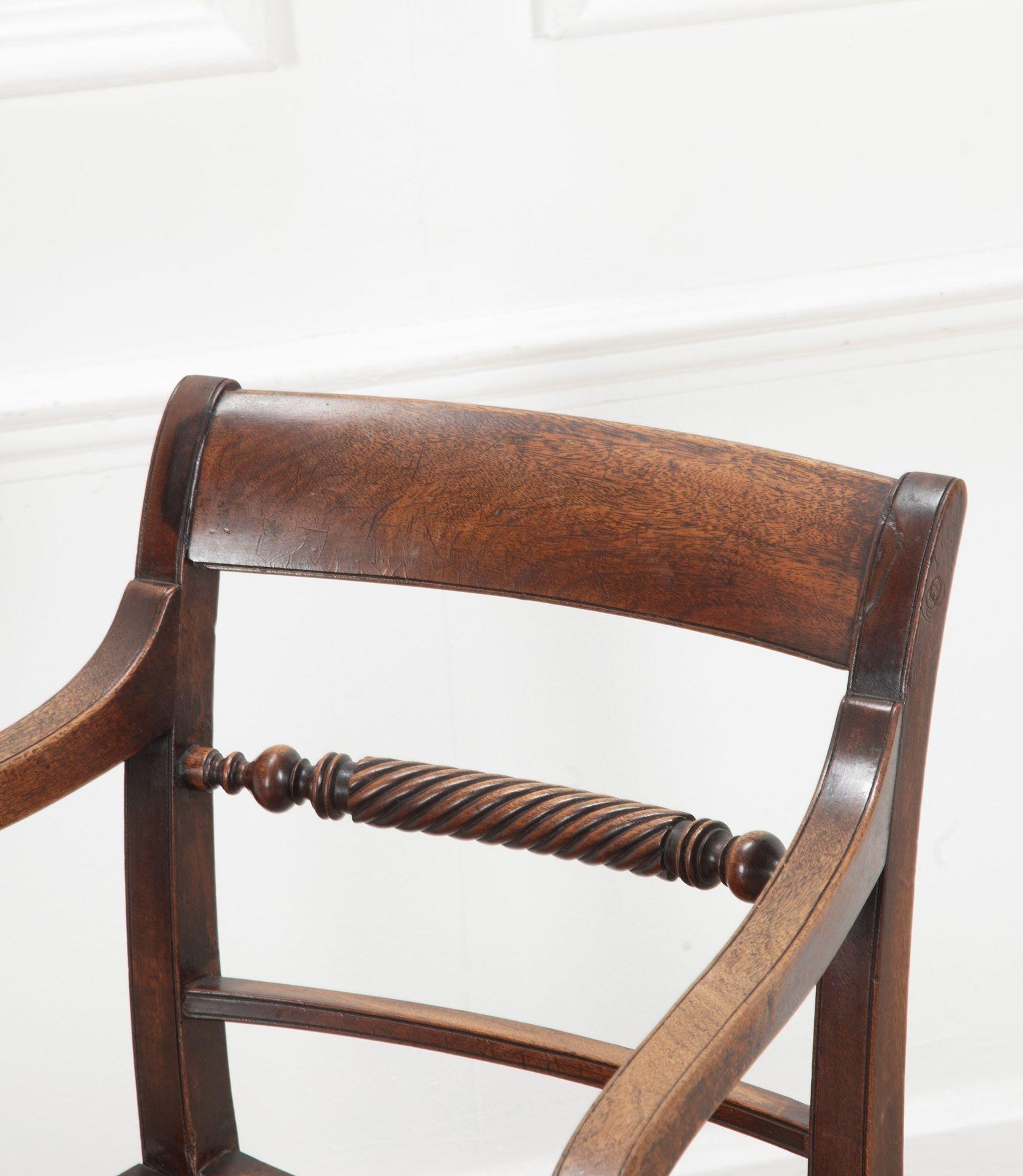 Conjunto de ocho sillas de comedor georgianas campestres 4