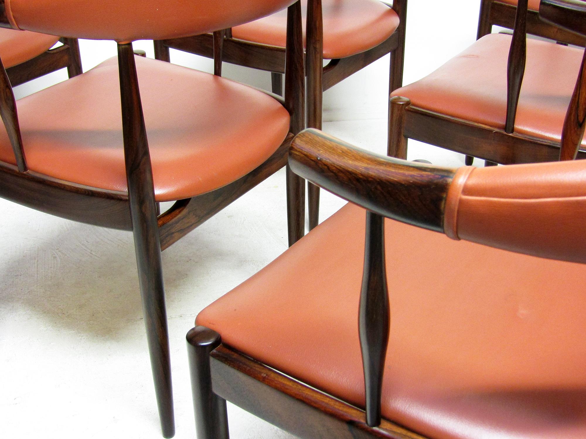 Set di otto sedie danesi in corno di mucca 