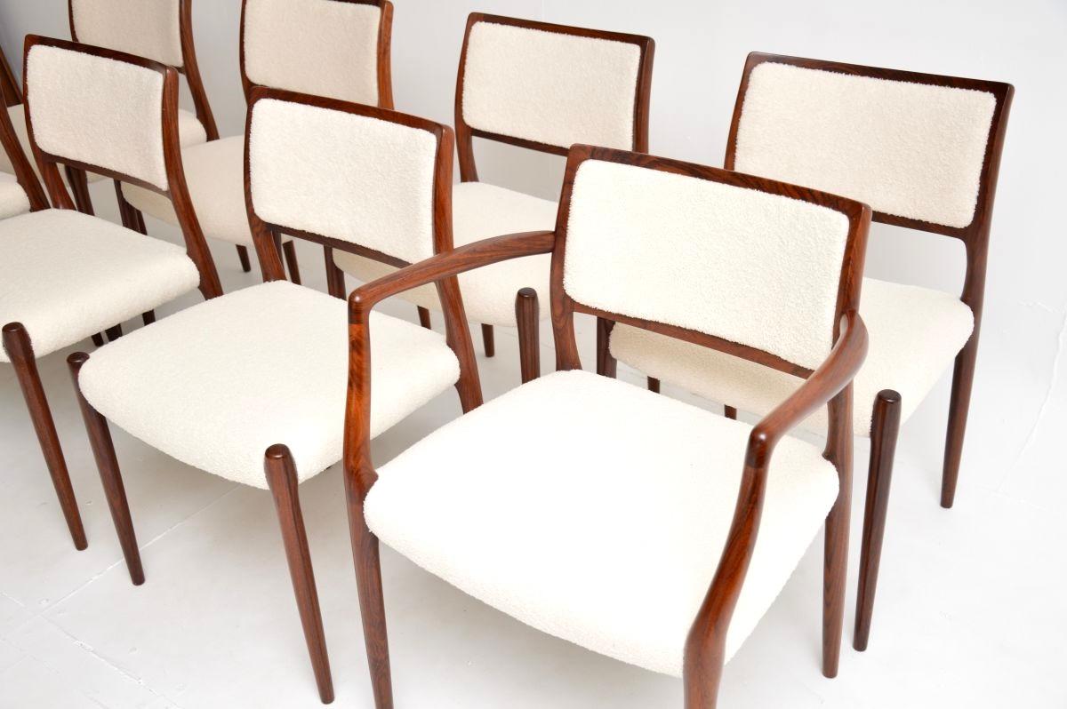 Mid-Century moderno Set di otto sedie da pranzo danesi di Niels Moller in vendita