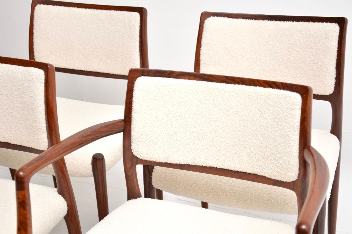 Metà XX secolo Set di otto sedie da pranzo danesi di Niels Moller in vendita