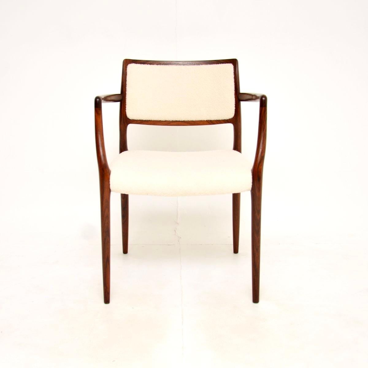 Set di otto sedie da pranzo danesi di Niels Moller in vendita 1