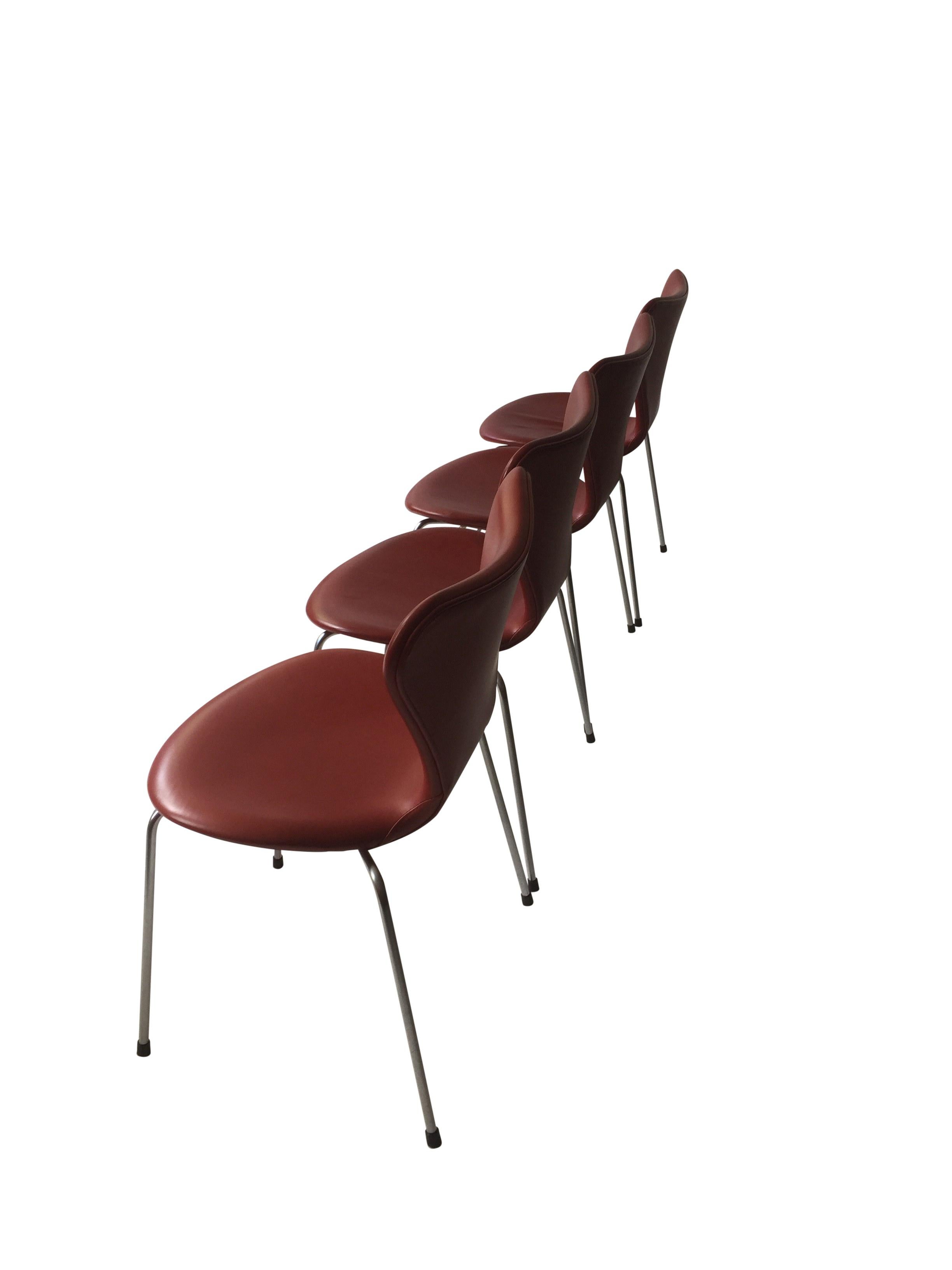 Scandinavian Modern Set of Eight Danish Dining Chairs in Indian Red Leather by Arne Jacobsen 1960s For Sale
