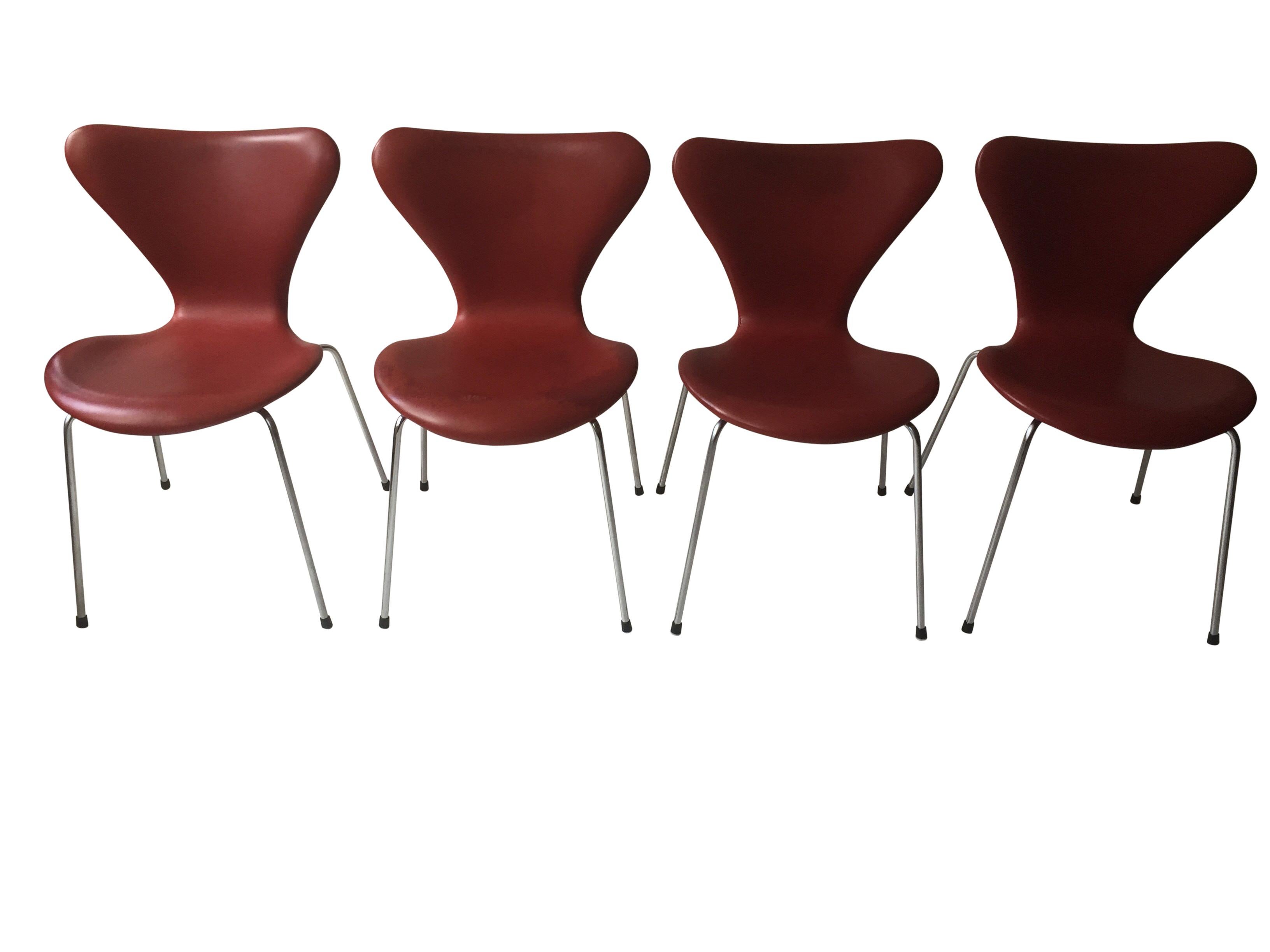 Set of Eight Danish Dining Chairs in Indian Red Leather by Arne Jacobsen 1960s In Good Condition For Sale In Amsterdam, NL