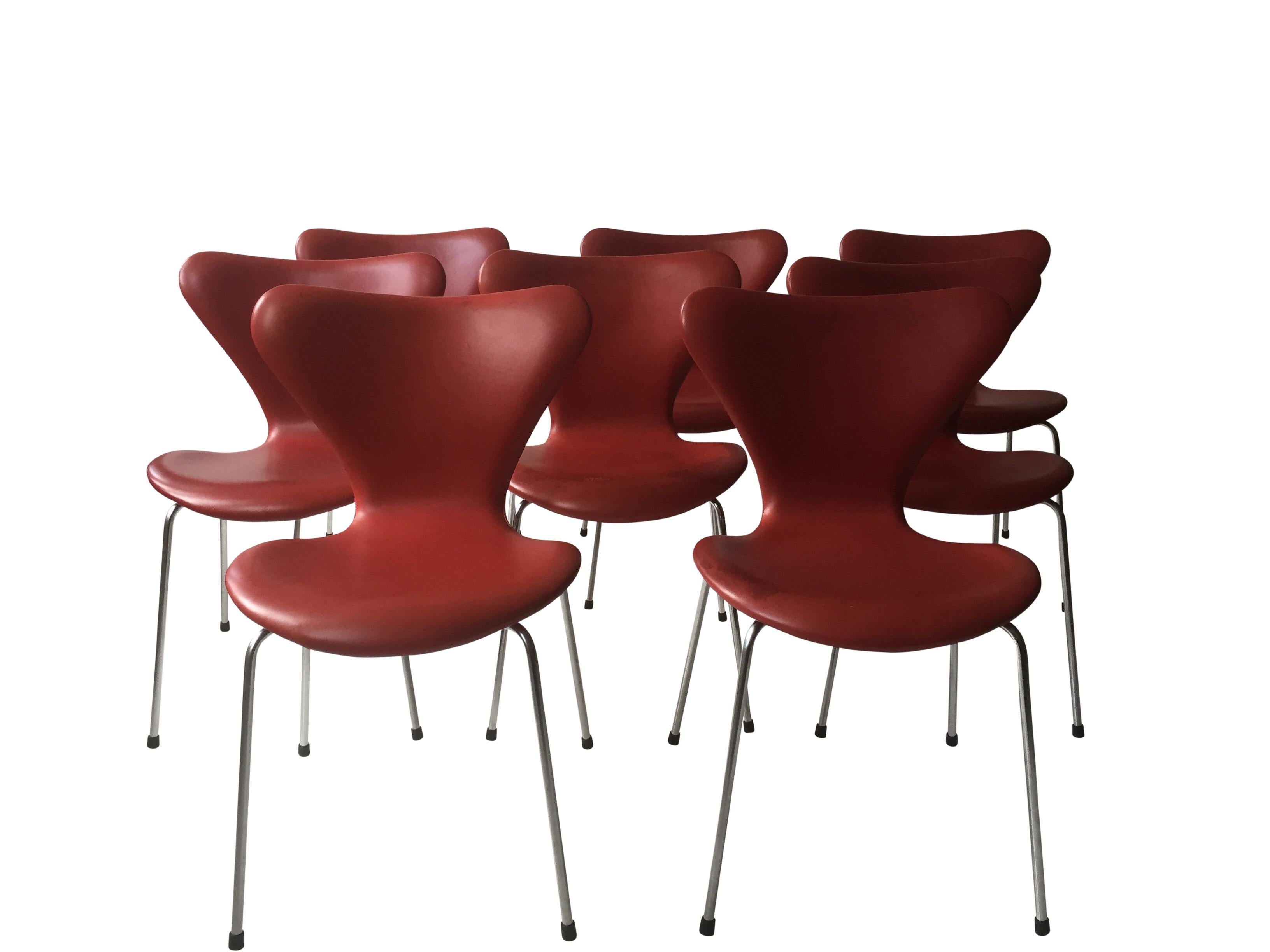 Set of Eight Danish Dining Chairs in Indian Red Leather by Arne Jacobsen 1960s For Sale 1