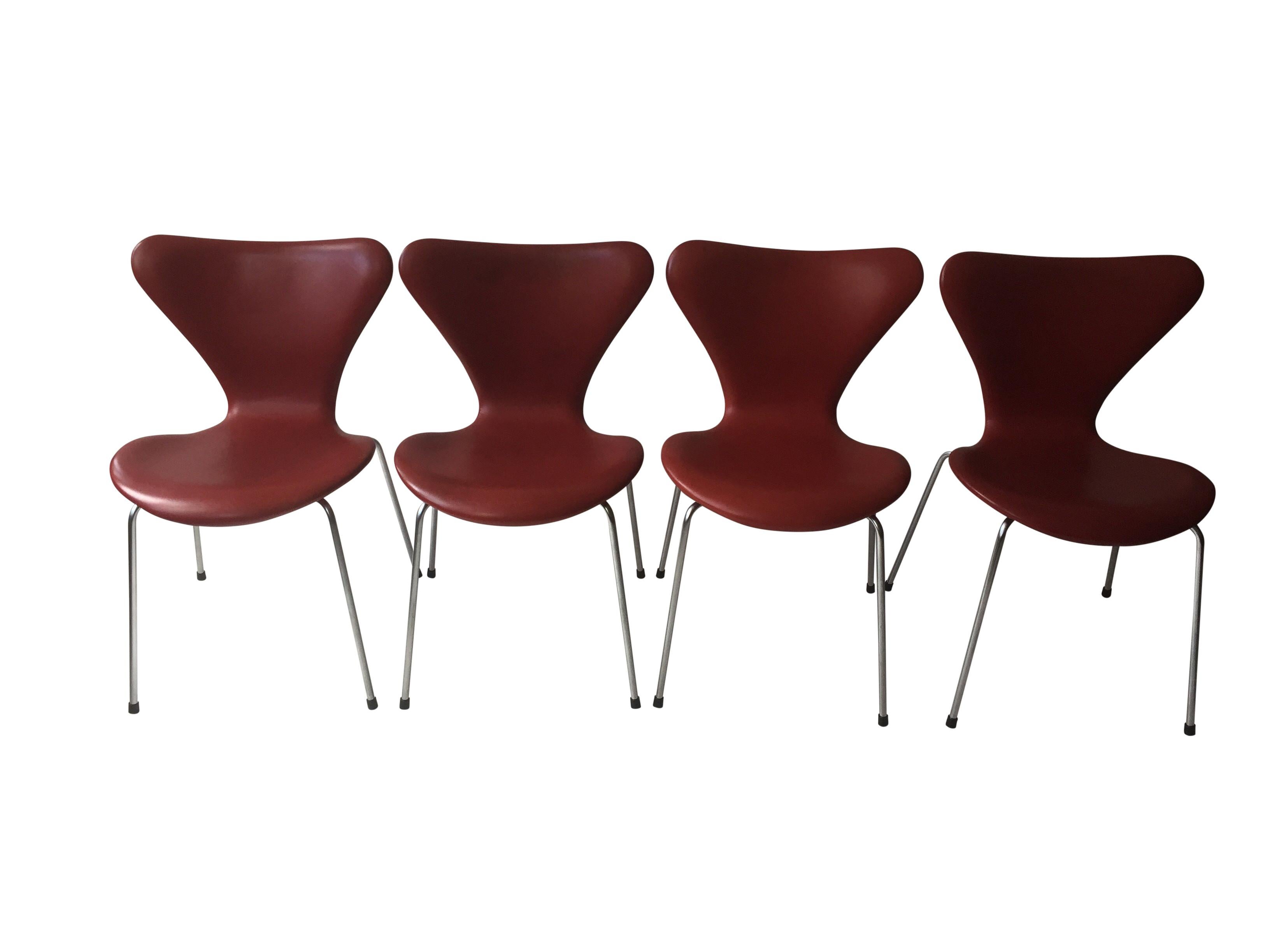 Set of Eight Danish Dining Chairs in Indian Red Leather by Arne Jacobsen 1960s For Sale 2