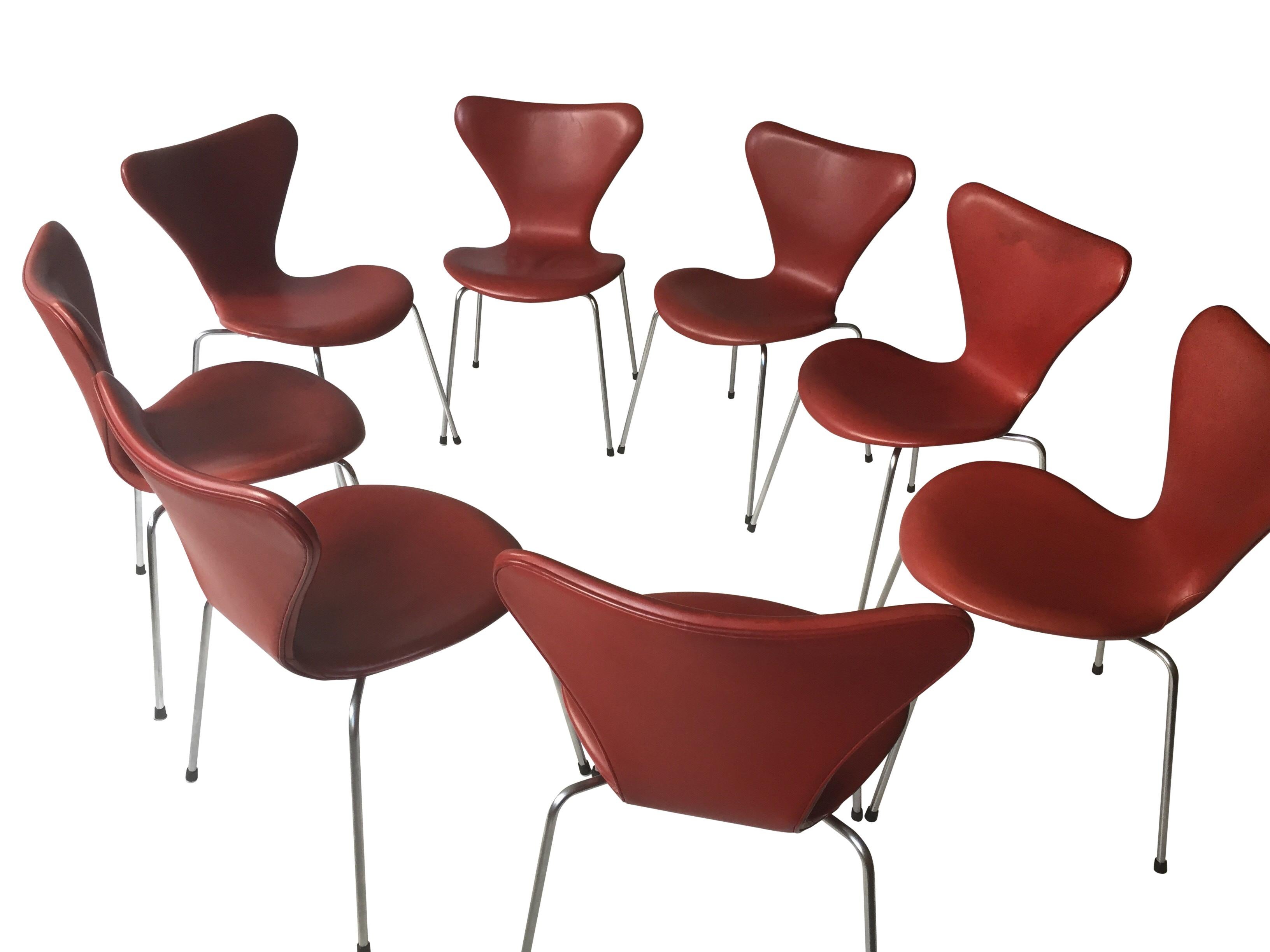 Set of Eight Danish Dining Chairs in Indian Red Leather by Arne Jacobsen 1960s For Sale 3