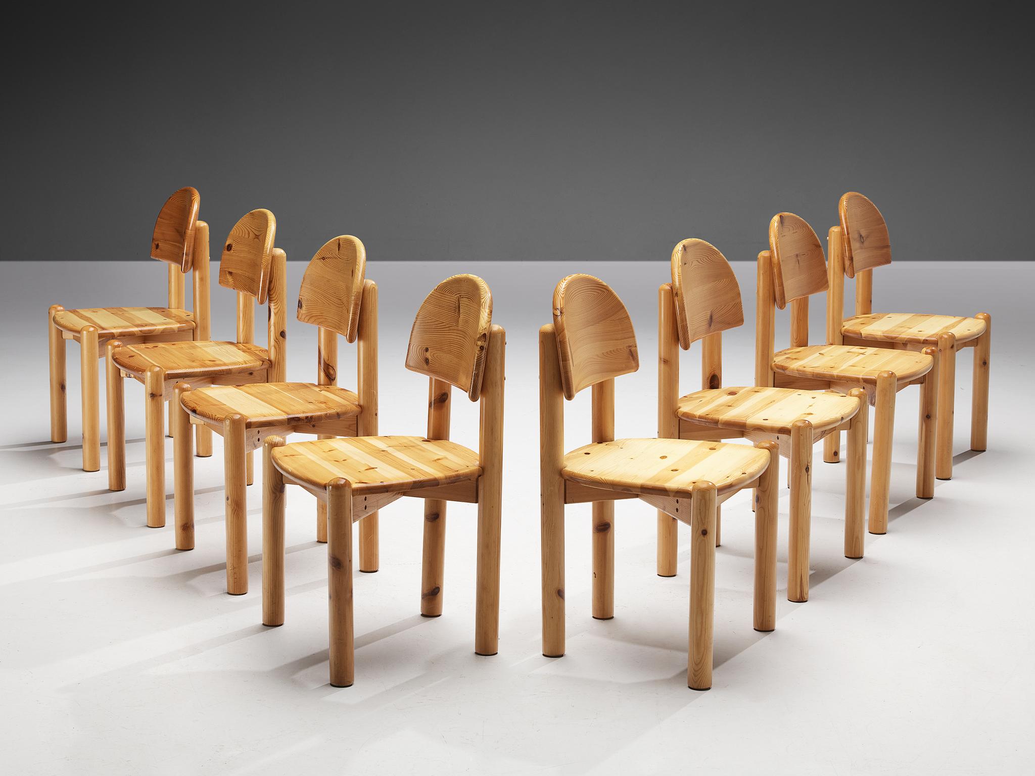 Dining chairs, pine, Denmark 1970s. 

Beautiful, organic and natural dining chairs in solid pine. A simplistic design with a round seating and attention for the natural expression and grain of the wood. These chairs hold a beautiful curved back and