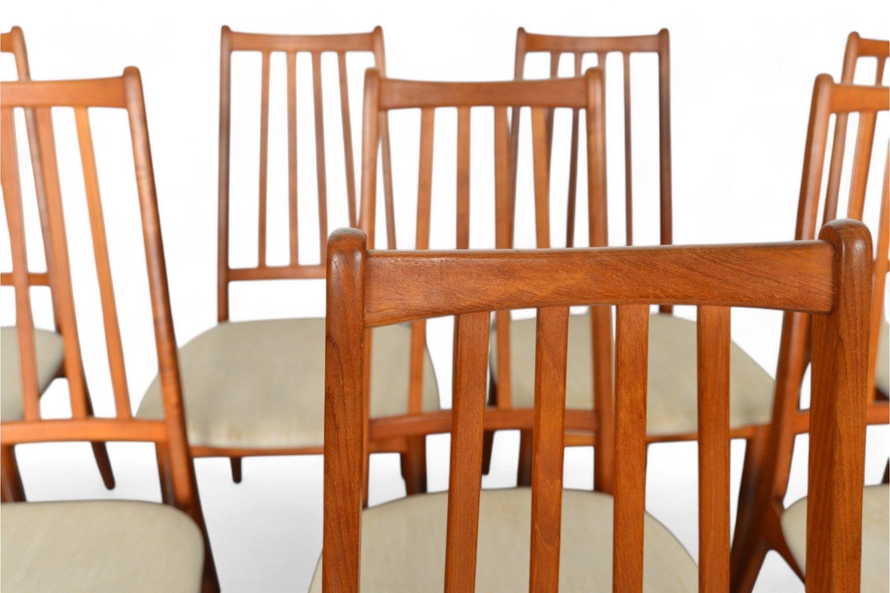 20ième siècle Ensemble de huit chaises de salle à manger danoises à dossier haut en teck en vente