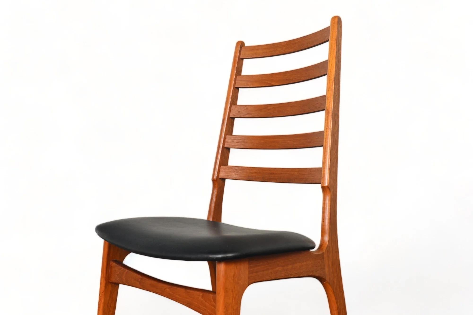 Set of Eight Danish Highback Dining Chairs in Teak For Sale 2