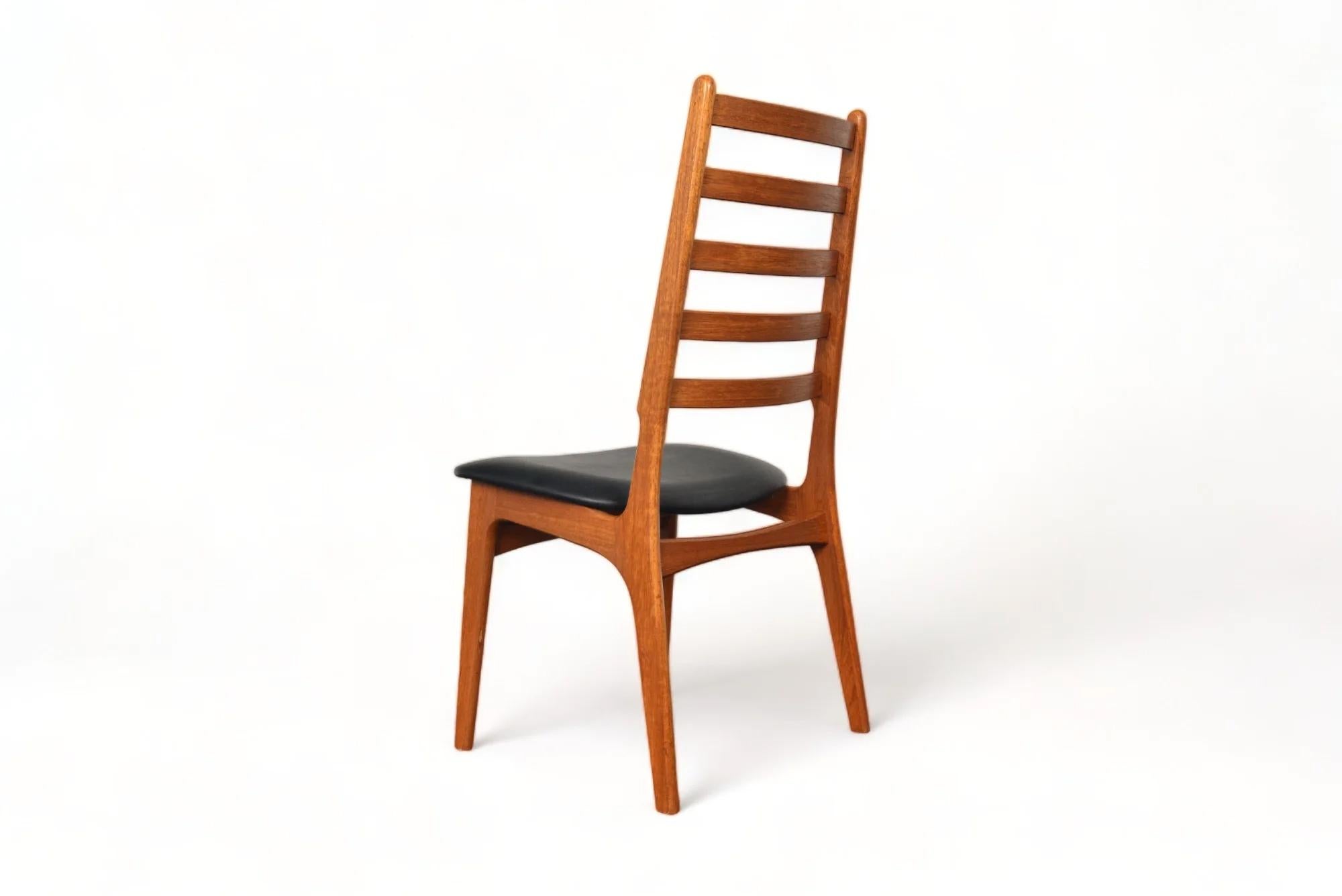 Set of Eight Danish Highback Dining Chairs in Teak For Sale 4