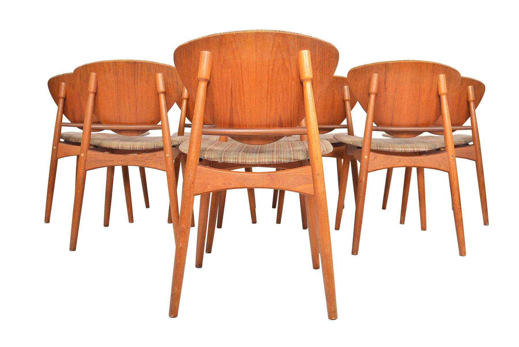 Set of Eight Danish Modern Shield Back Midcentury Dining Chairs in Teak In Good Condition In Berkeley, CA