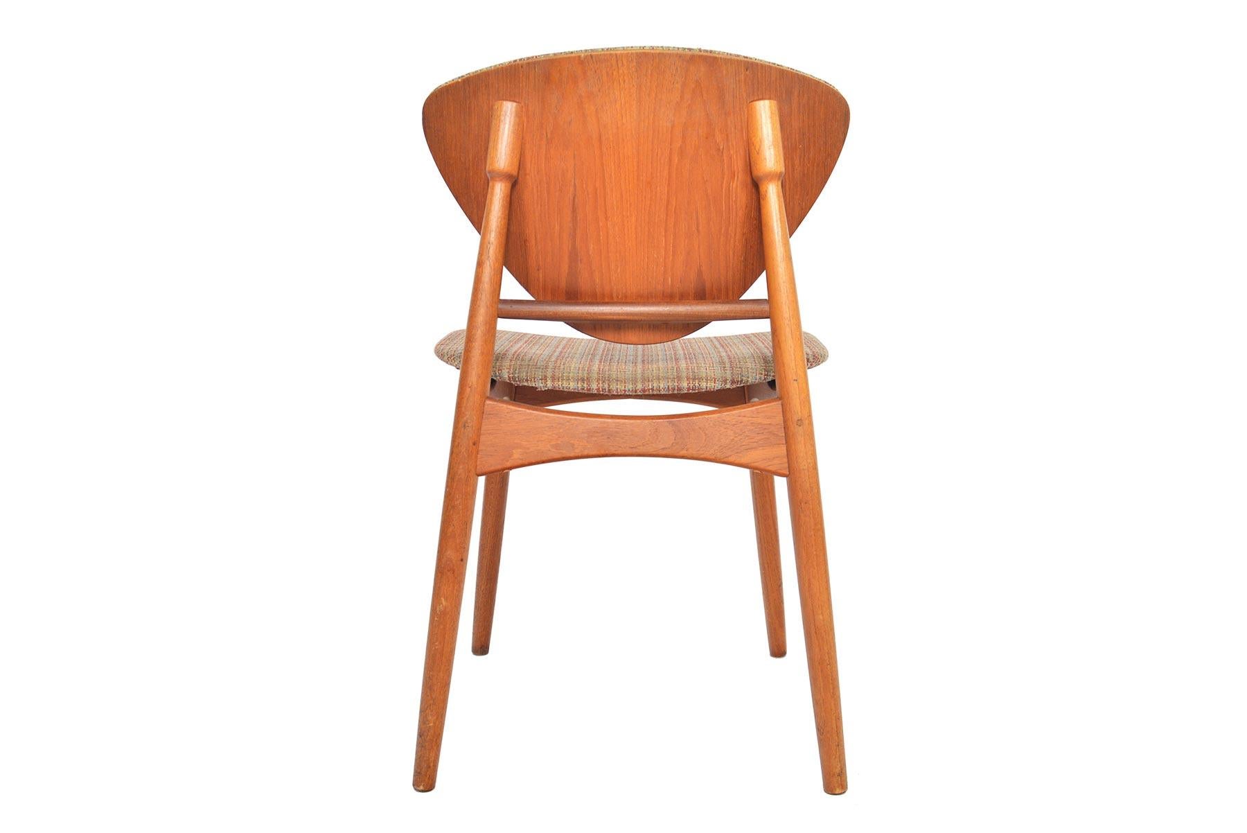 Set of Eight Danish Modern Shield Back Midcentury Dining Chairs in Teak 2
