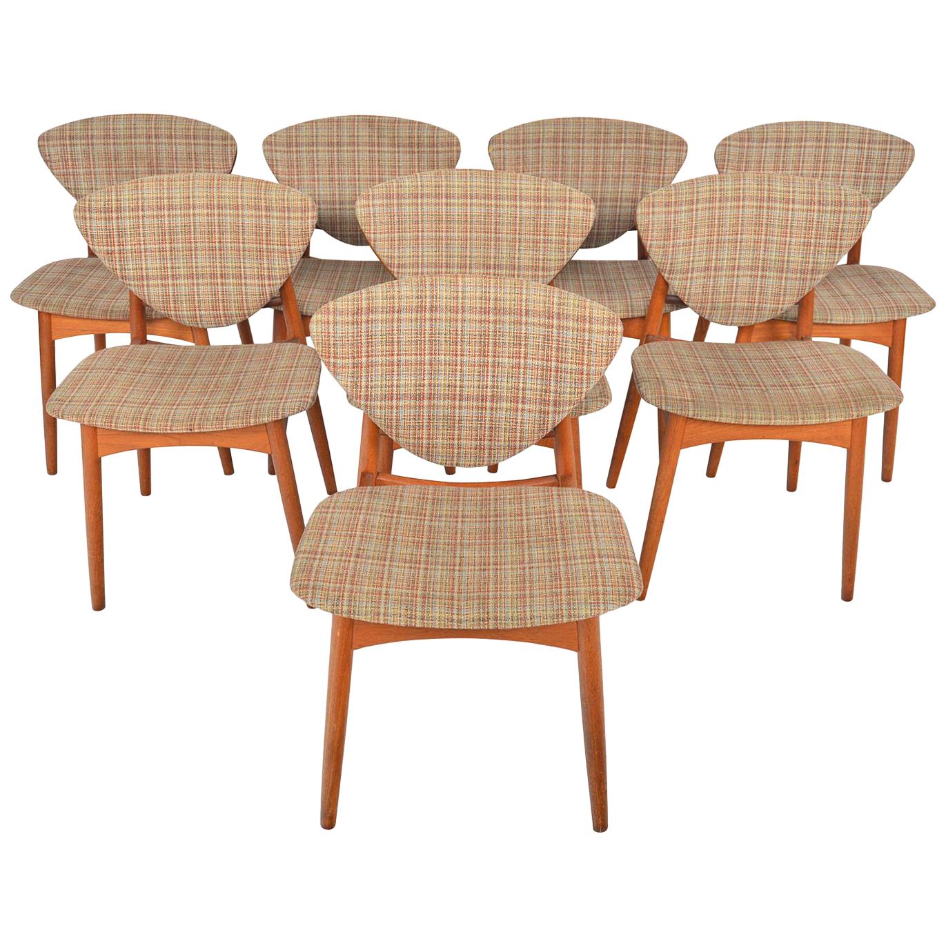 Set of Eight Danish Modern Shield Back Midcentury Dining Chairs in Teak