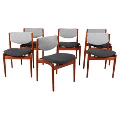 Ensemble de huit chaises de salle à manger danoises modernes en teck 