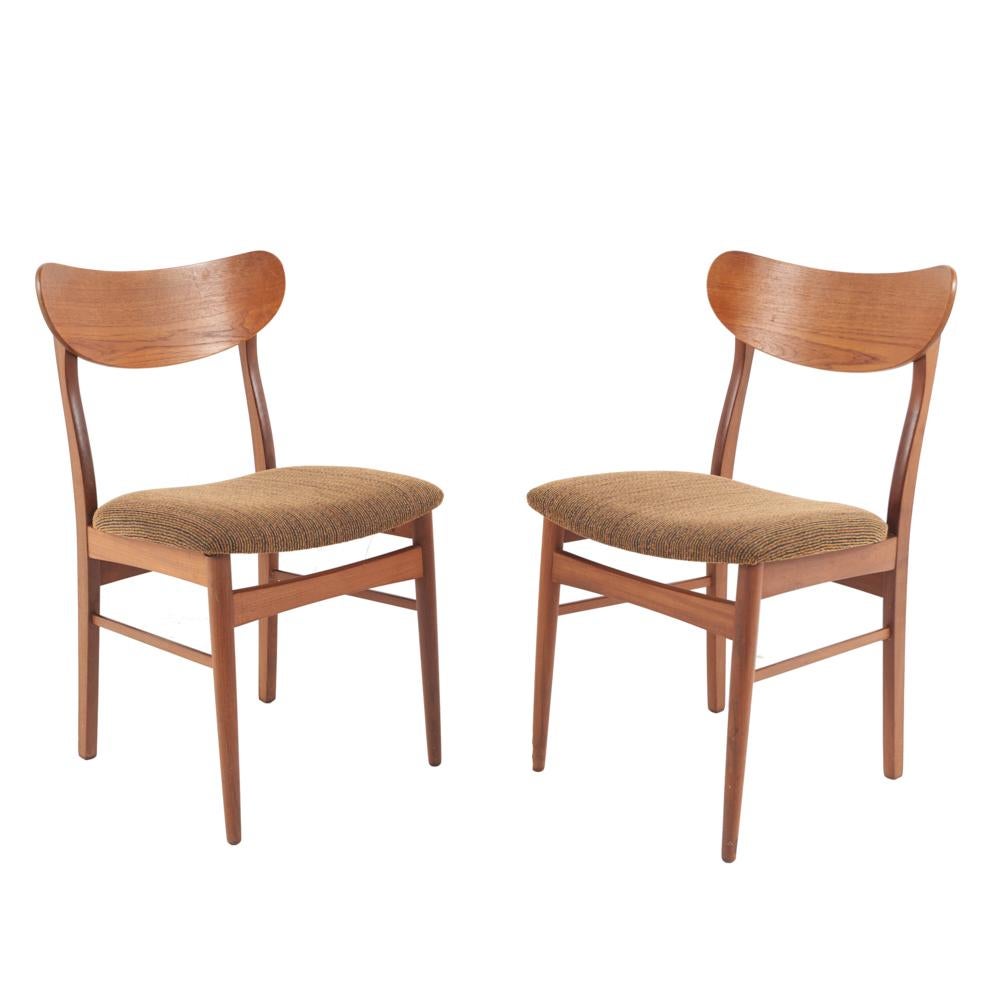 A set of eight Mid-Century Modern Danish teak dining chairs, the frames of solid teak, the oval backs of teak veneer. In excellent original condition with original fabric, circa 1960.

 