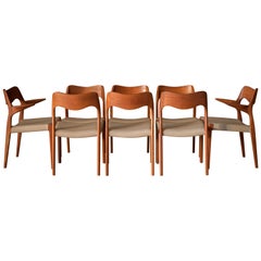 Ensemble de huit chaises de salle à manger danoises en teck Niels O. Moller modèle 71 et 55