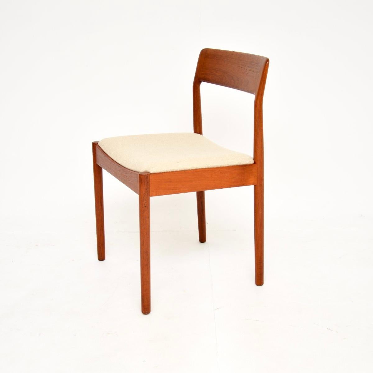 Satz von acht dänischen Vintage-Esszimmerstühlen aus Teakholz von Johannes Norgaard im Angebot 3