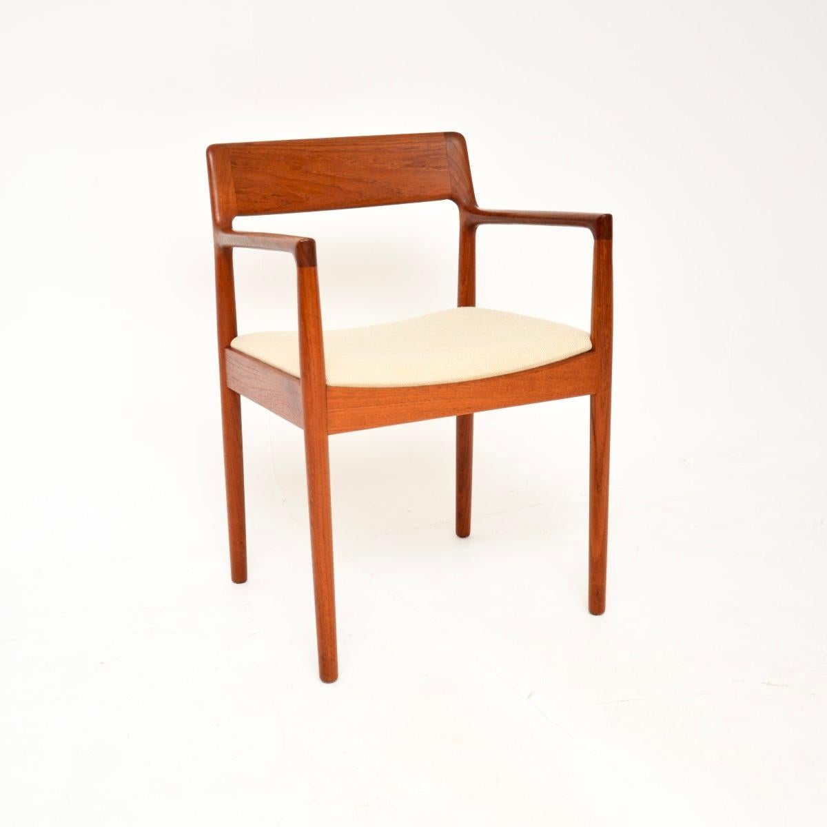 Satz von acht dänischen Vintage-Esszimmerstühlen aus Teakholz von Johannes Norgaard im Zustand „Gut“ im Angebot in London, GB