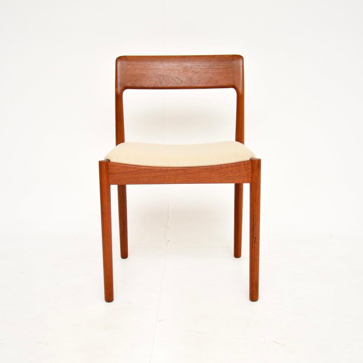 Satz von acht dänischen Vintage-Esszimmerstühlen aus Teakholz von Johannes Norgaard im Angebot 2