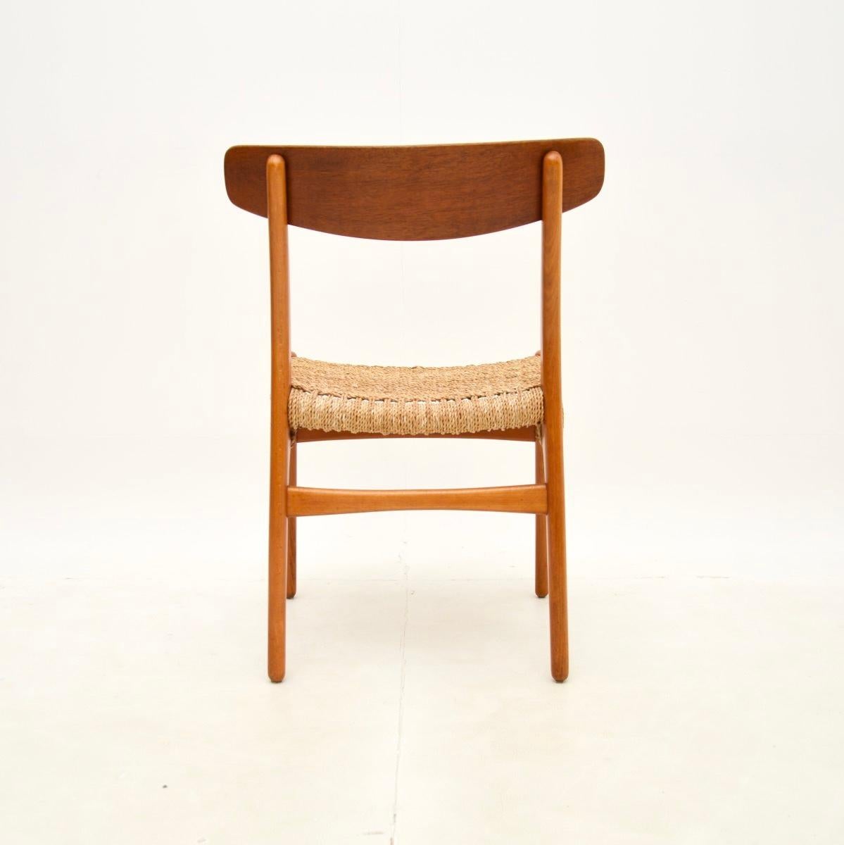 Set di otto sedie da pranzo danese vintage CH-23 di Hansen per Carl Hansen in vendita 3