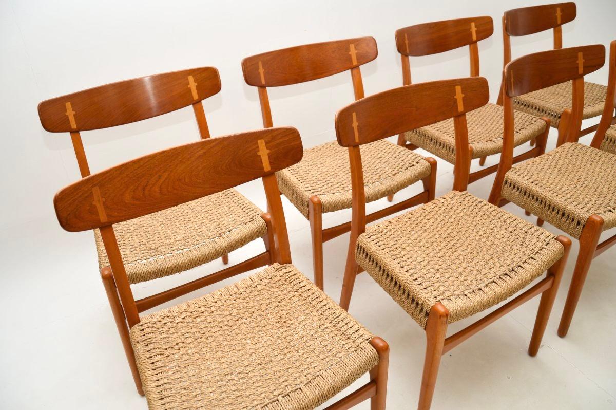 Mid-Century moderno Set di otto sedie da pranzo danese vintage CH-23 di Hansen per Carl Hansen in vendita