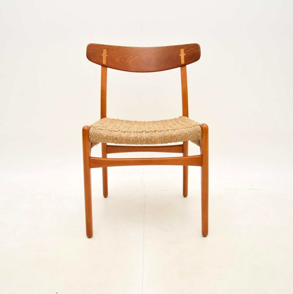 Metà XX secolo Set di otto sedie da pranzo danese vintage CH-23 di Hansen per Carl Hansen in vendita